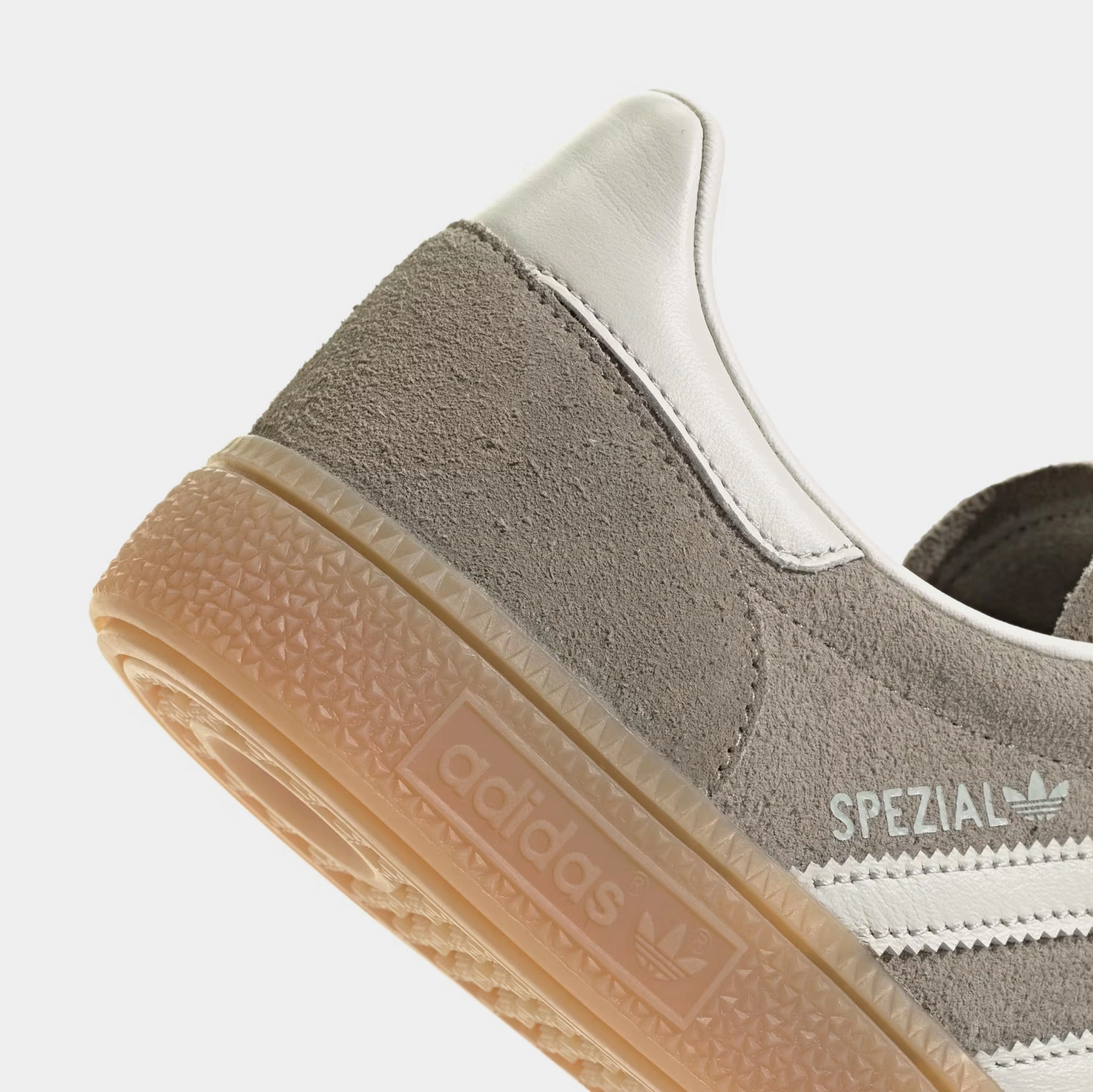 Handball Spezial Womens Lifestyle Shoes (Silver Pebble/Orbit Grey/Gum) Retro gym-inspired shoes