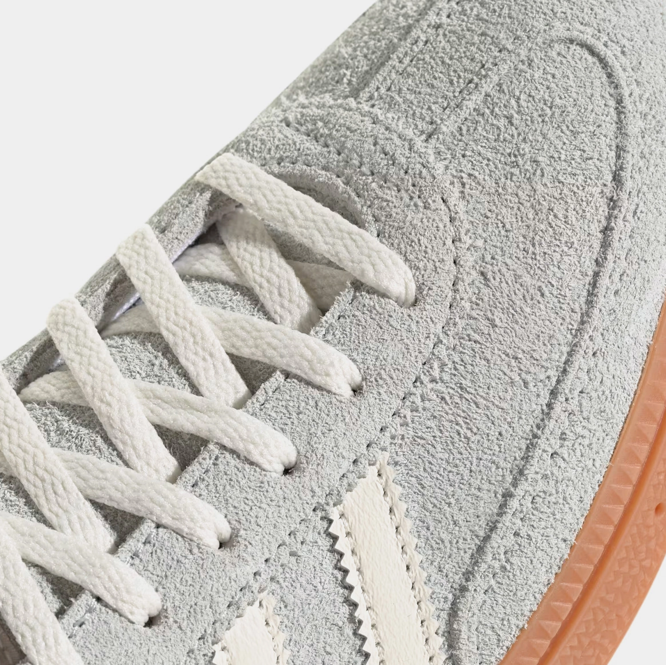 Handball Spezial Womens Lifestyle Shoes (Wonder Silver/Off White/Gum) Retro gym-inspired shoes