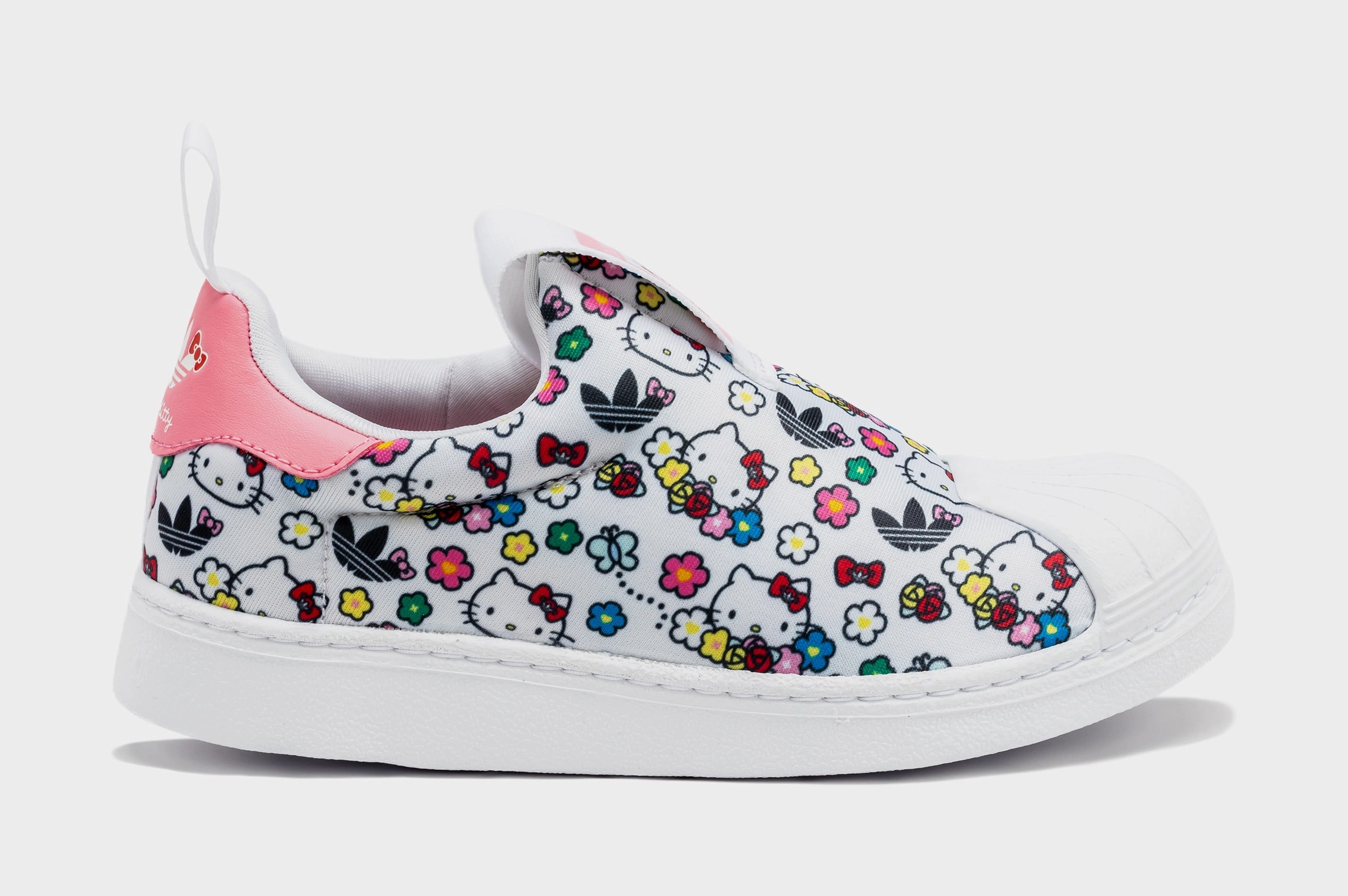 Hello Kitty Superstar 360 Preschool Lifestyle Shoes (White) Adidas Superstar shell-toe sneakers with timeless appeal