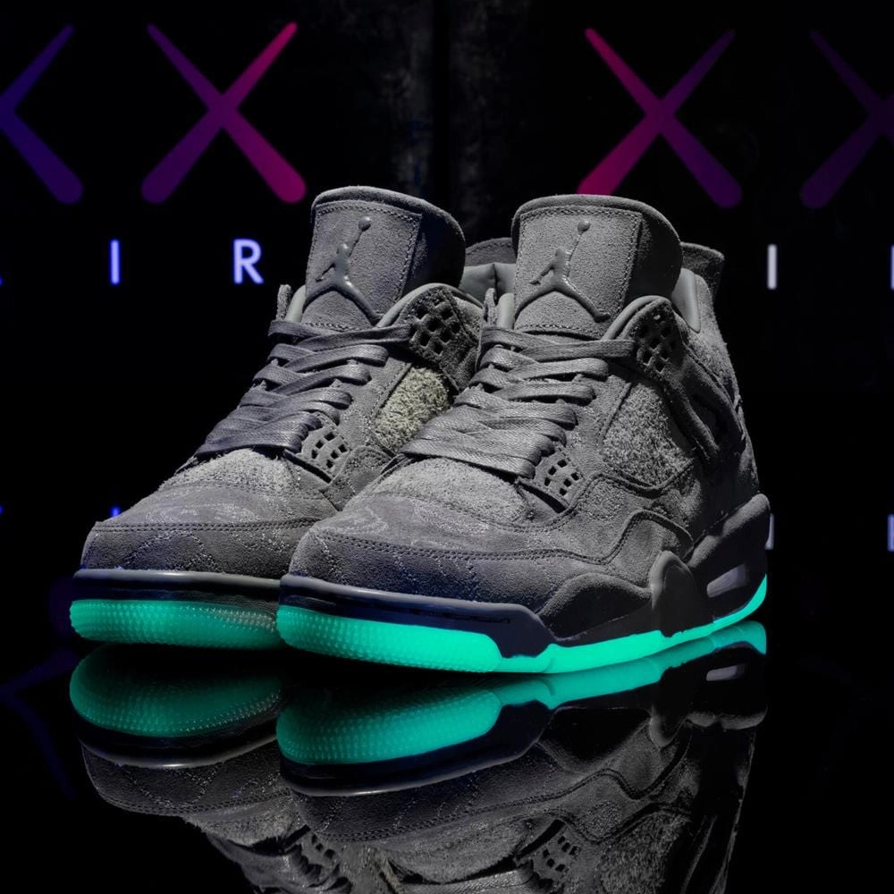 KAWS x Air Jordan 4 Retro 'Cool Grey & White' Air Jordan 4 retro basketball sneakers
