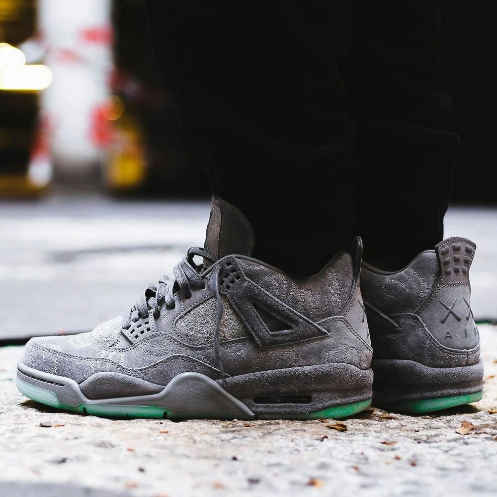 KAWS x Air Jordan 4 Retro 'Cool Grey & White' Air Jordan 4 retro basketball sneakers