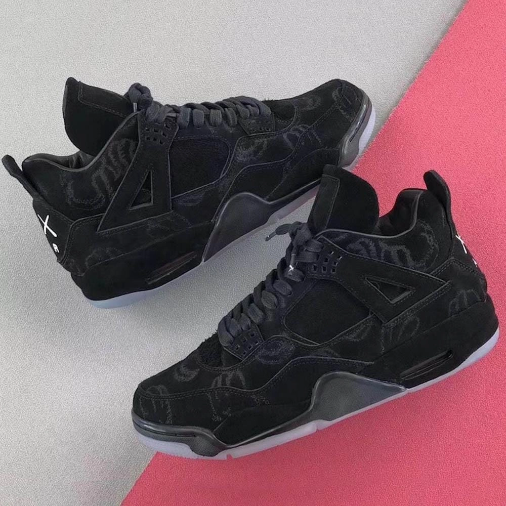 KAWS x Air Jordan 4 Retro Black Air Jordan 4 retro basketball sneakers