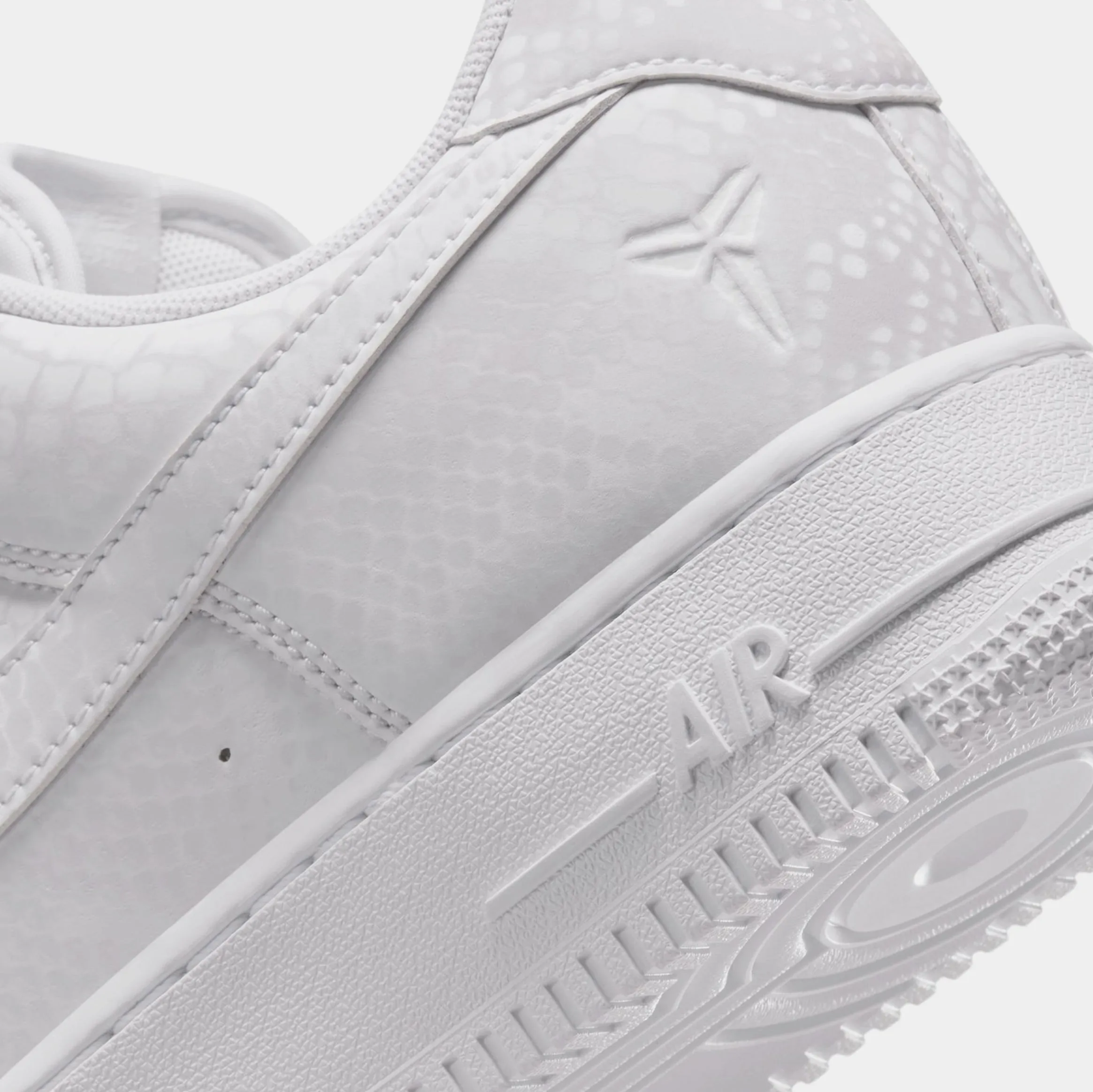 Kobe Bryant x Air Force 1 Mamba Mentality Mens Lifestyle Shoes (White/White) Nike Max 95 versions