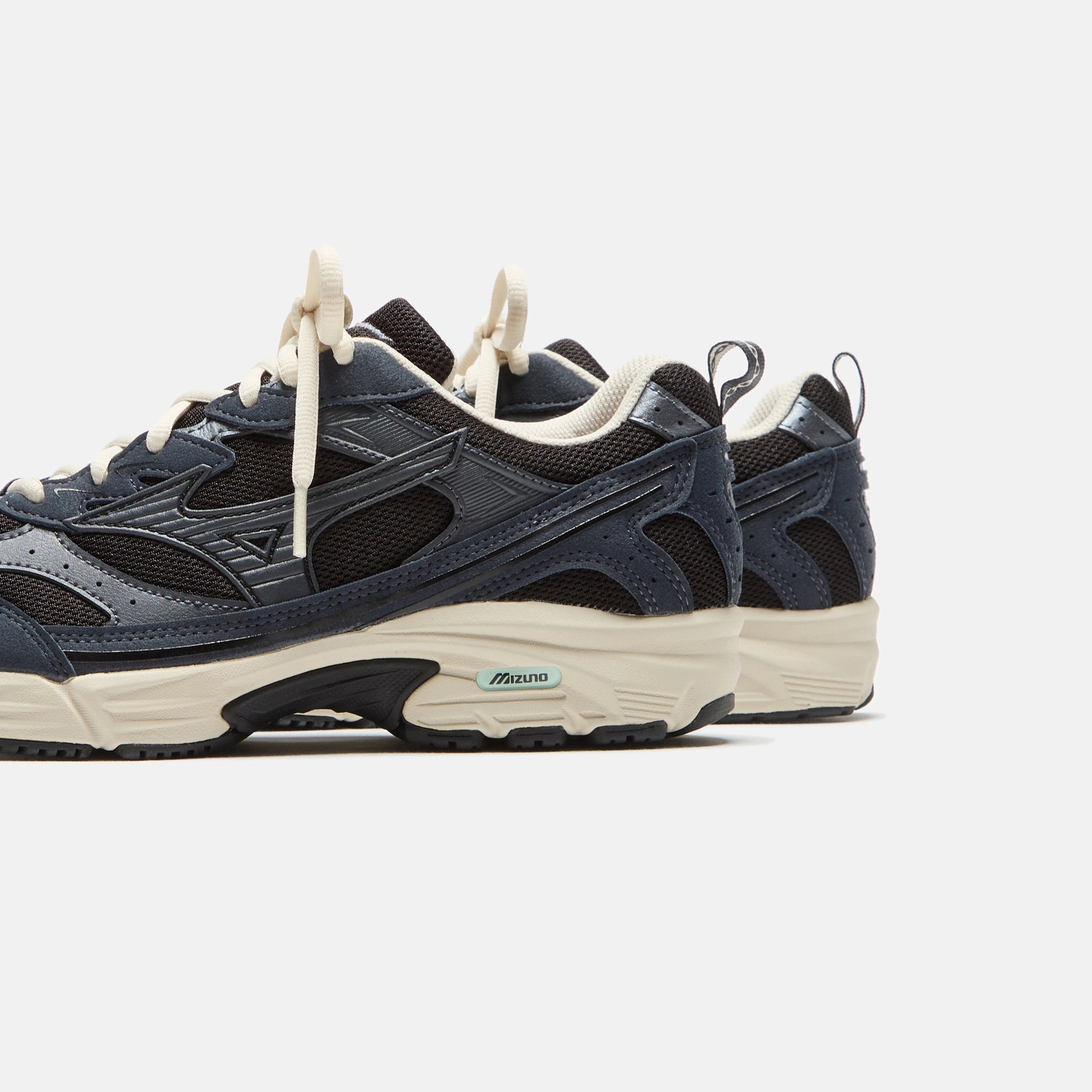 Mizuno MXR - Black / Ebony / Ice Morning Modern casual runners