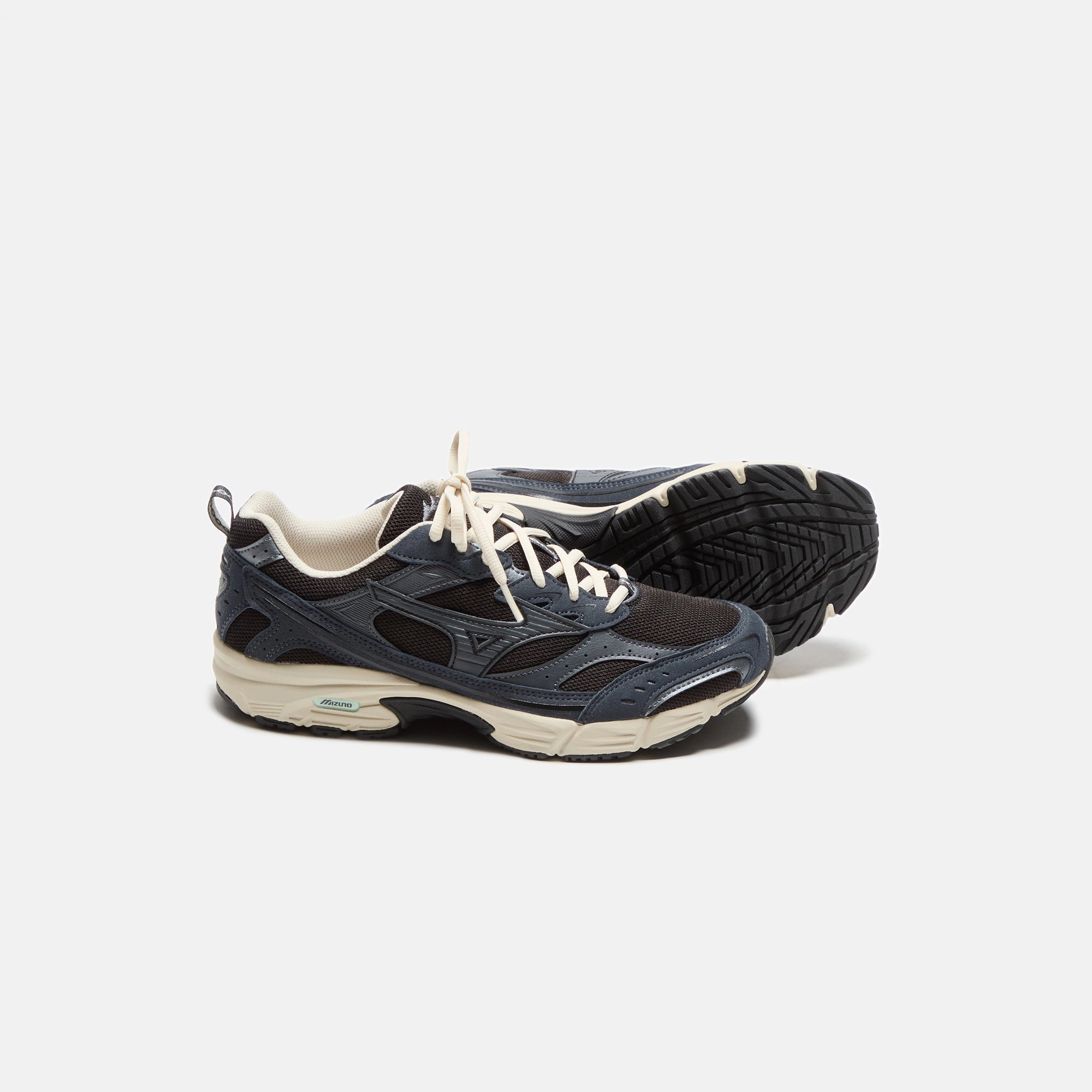 Mizuno MXR - Black / Ebony / Ice Morning Modern casual runners