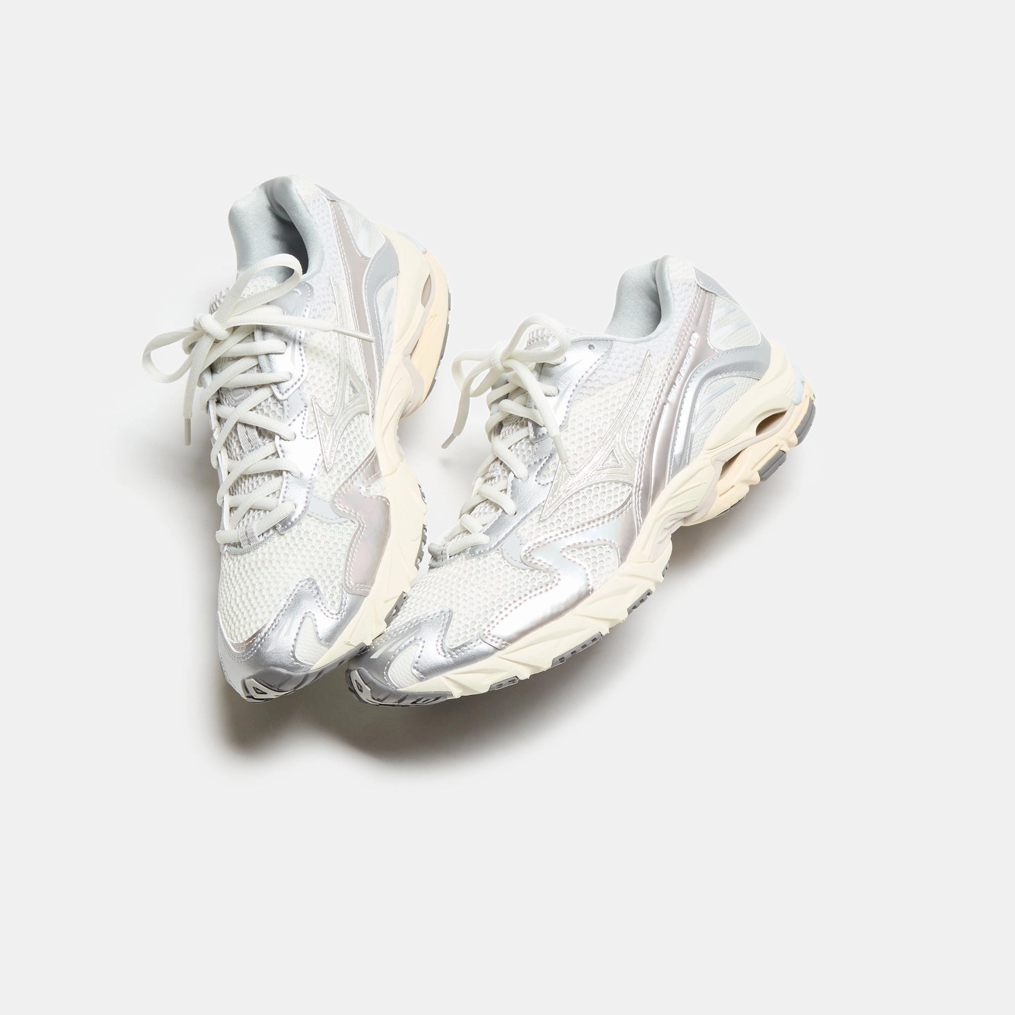 Mizuno Wave Rider 10 - Metallic Snow White Modern casual runners