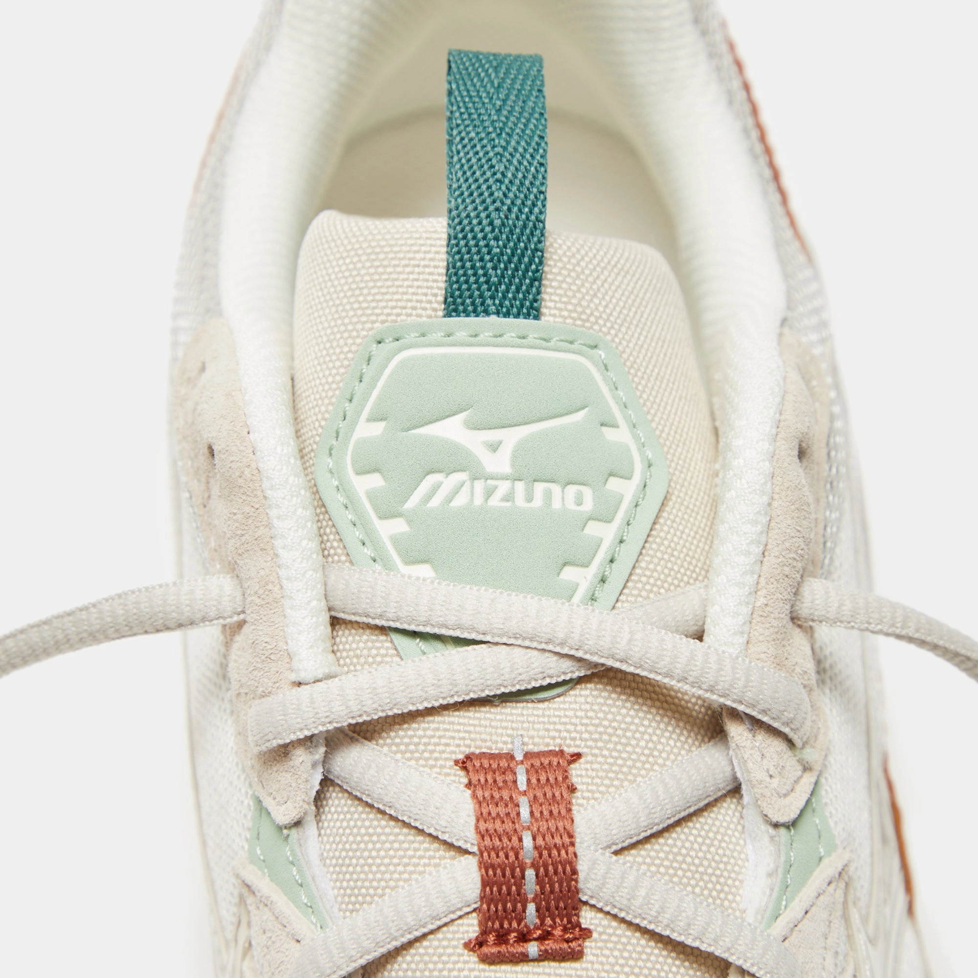 Mizuno Wave Rider 10 - Silver Cloud / White Sand Modern casual runners