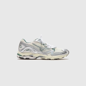 Mizuno Wave Rider 10 - Snow White / Slate Bold street-style shoes