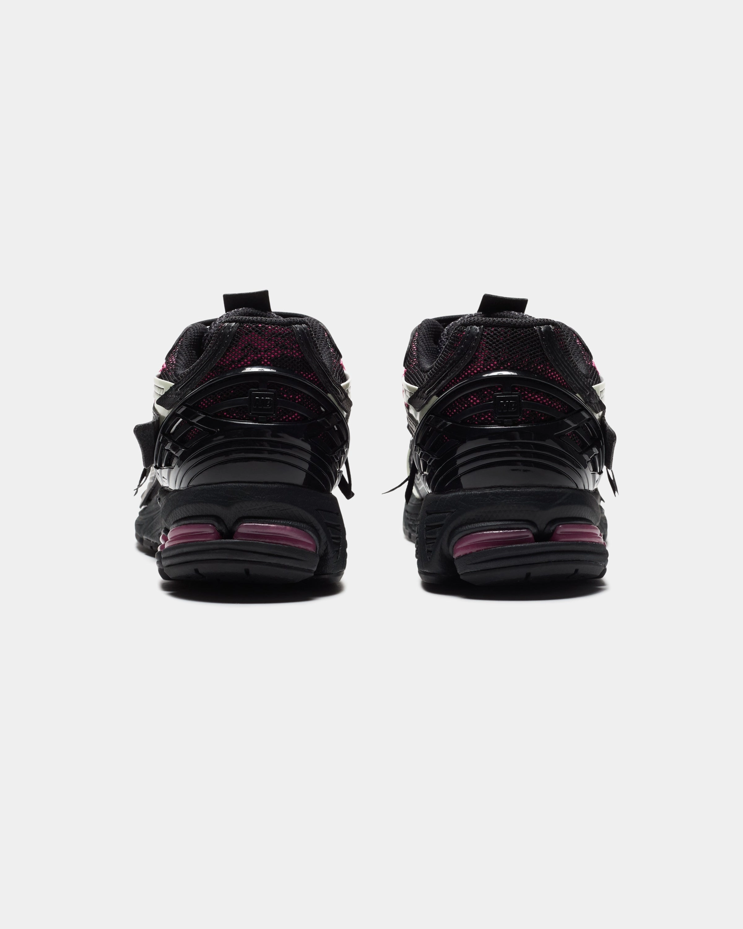 NEW BALANCE 1906 - BLACK/ DRAGONBERRY Reebok Originals