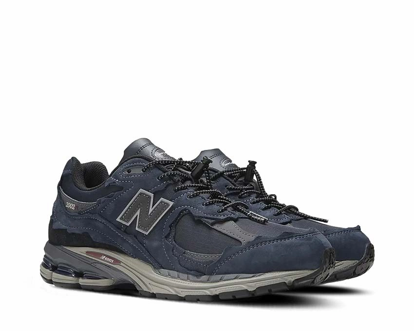 New Balance 2002R "Protection Pack" Lightweight training shoes