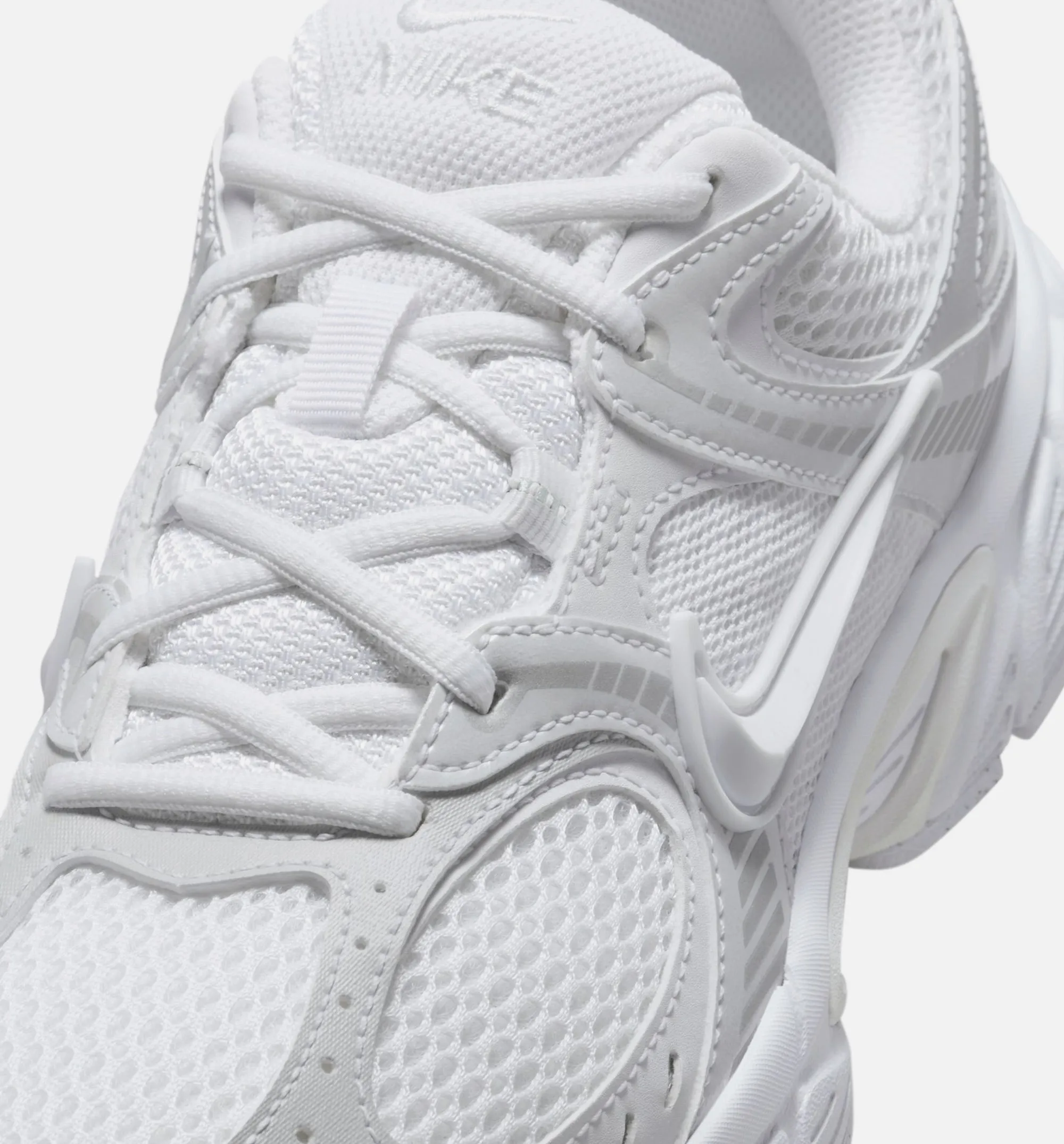 Nike Clothing V5 RNR Womens Lifestyle Shoe - White/Black/Metallic Silver/White