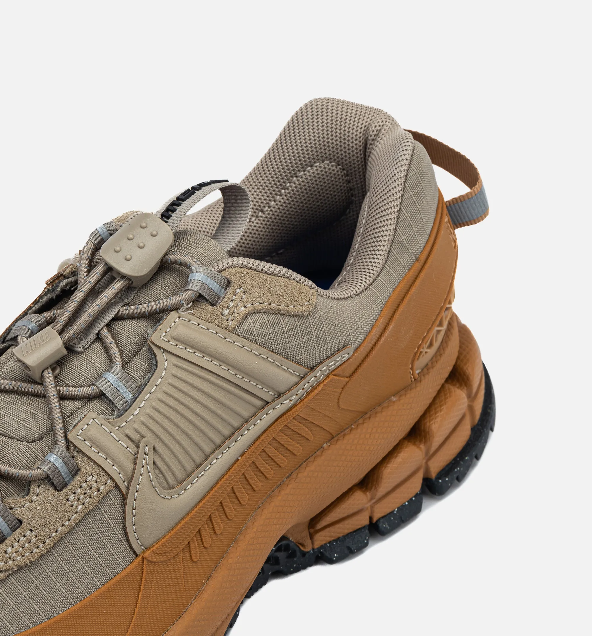 Nike Clothing Zoom Vomero Roam Winterized Womens Lifestyle Shoe - Flax/Khaki/Anthracite/University
