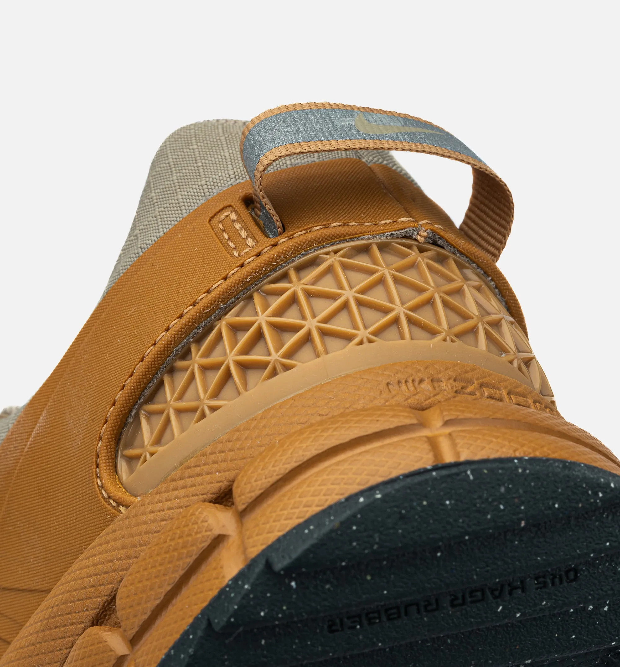 Nike Clothing Zoom Vomero Roam Winterized Womens Lifestyle Shoe - Flax/Khaki/Anthracite/University