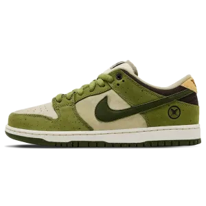 Nike Dunk Low SB x Yuto Horigome 'Matcha' Nike SB skate shoes with padded support and grip