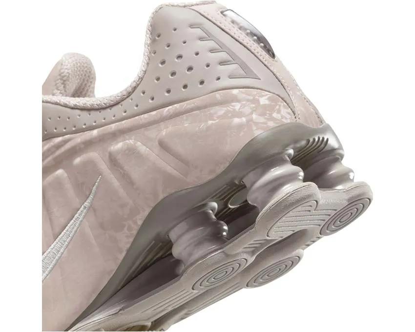 Nike Shox R4 W "Pink Floral" Shox models
