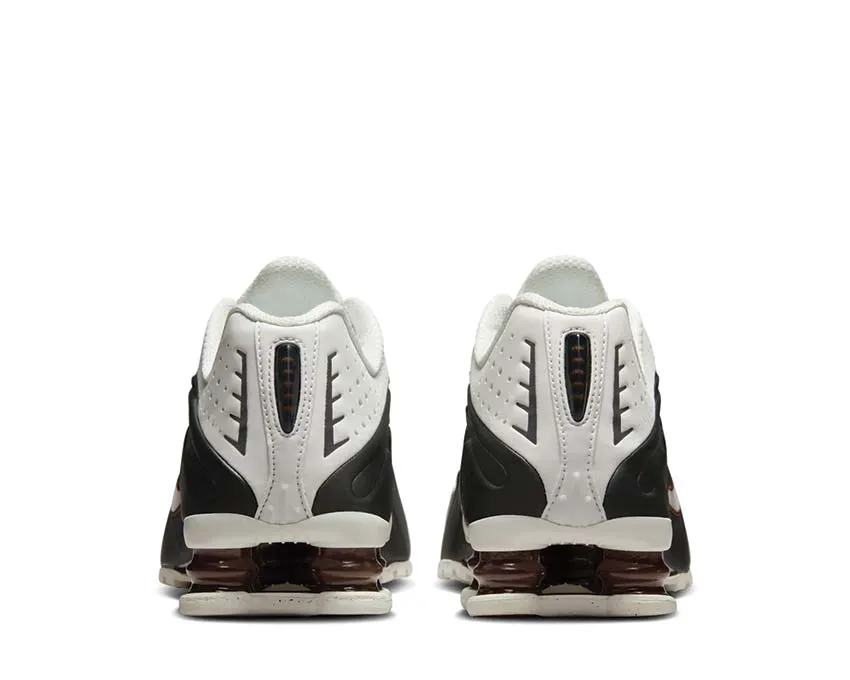 Nike Shox R4 W "Sail Black" Shox models
