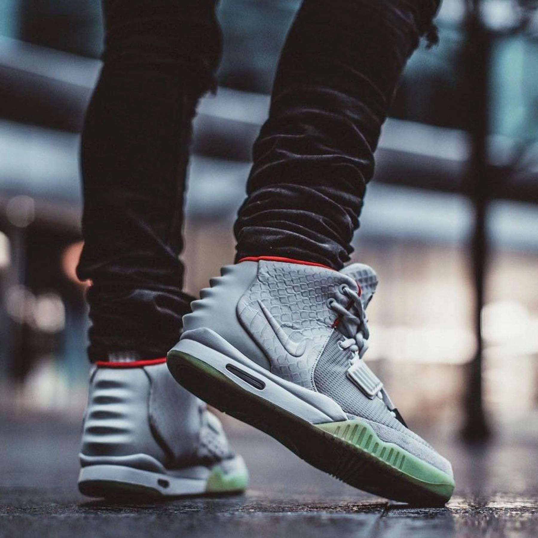 Nike Air Yeezy 2 NRG 'Pure Platinum' Yeezy futuristic fashion sneakers