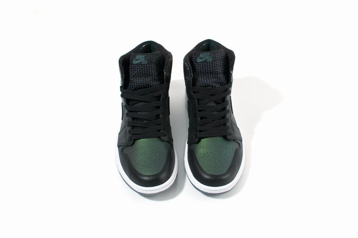 Nike SB Air Jordan 1 QS 'Iridescent Green-Black' Nike SB skateboarding shoes