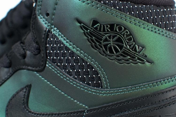 Nike SB Air Jordan 1 QS 'Iridescent Green-Black' Nike SB skateboarding shoes