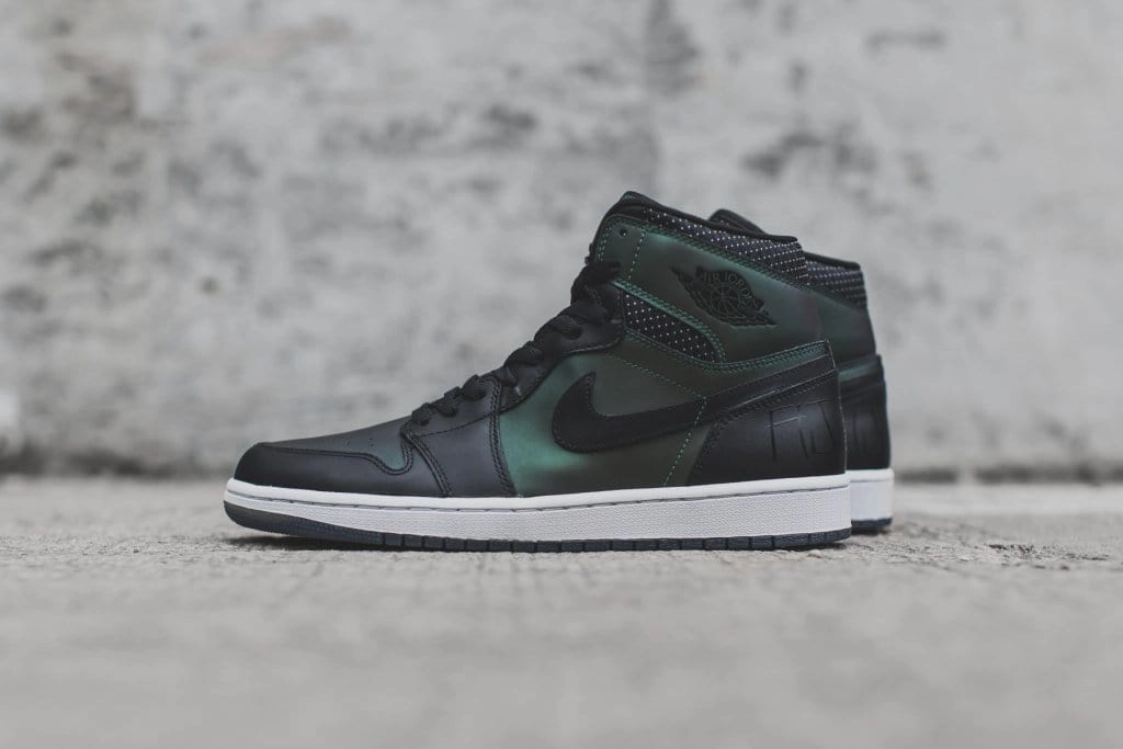 Nike SB Air Jordan 1 QS 'Iridescent Green-Black' Nike SB skateboarding shoes