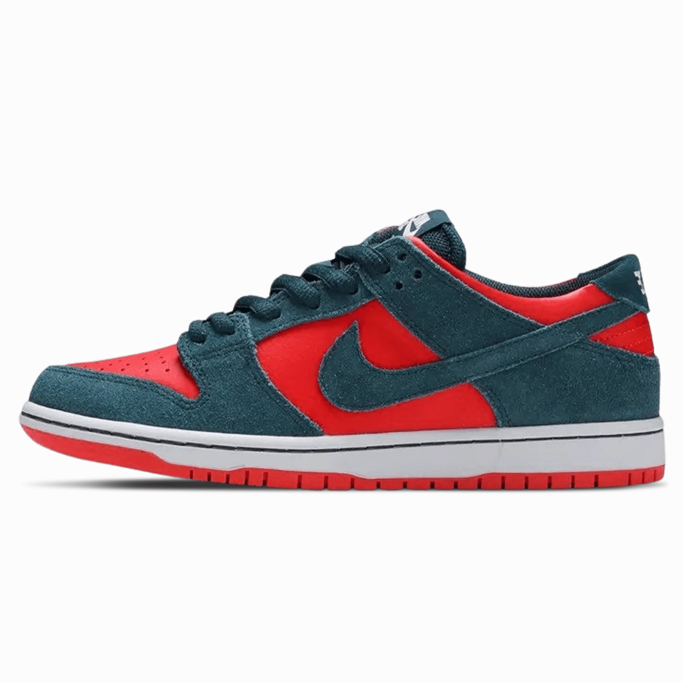 Nike Zoom Dunk Low SB 'Reverse Shark' Nike SB skate shoes with padded support and grip