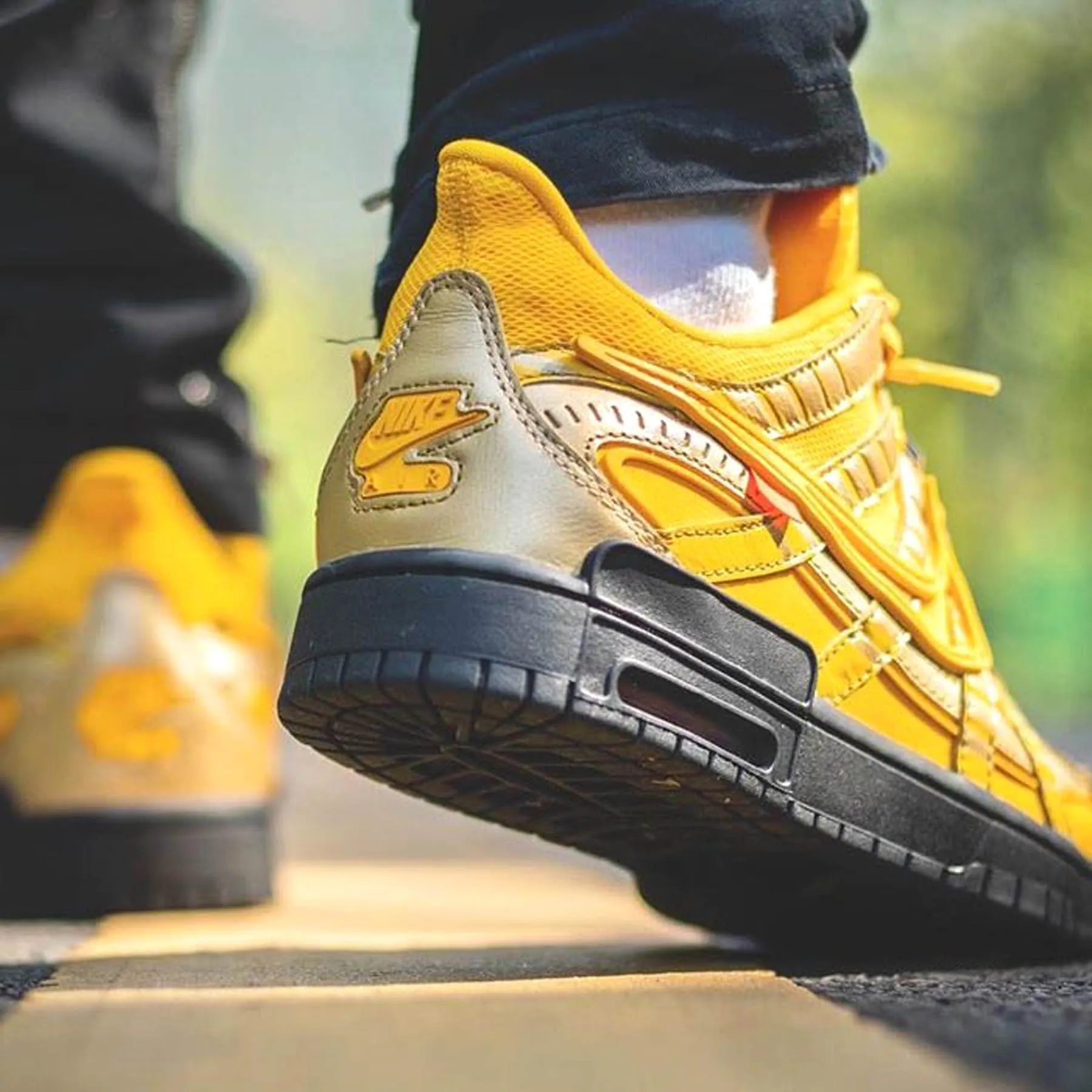 Off-White x Nike Air Rubber Dunk 'University Gold' X Sacai series