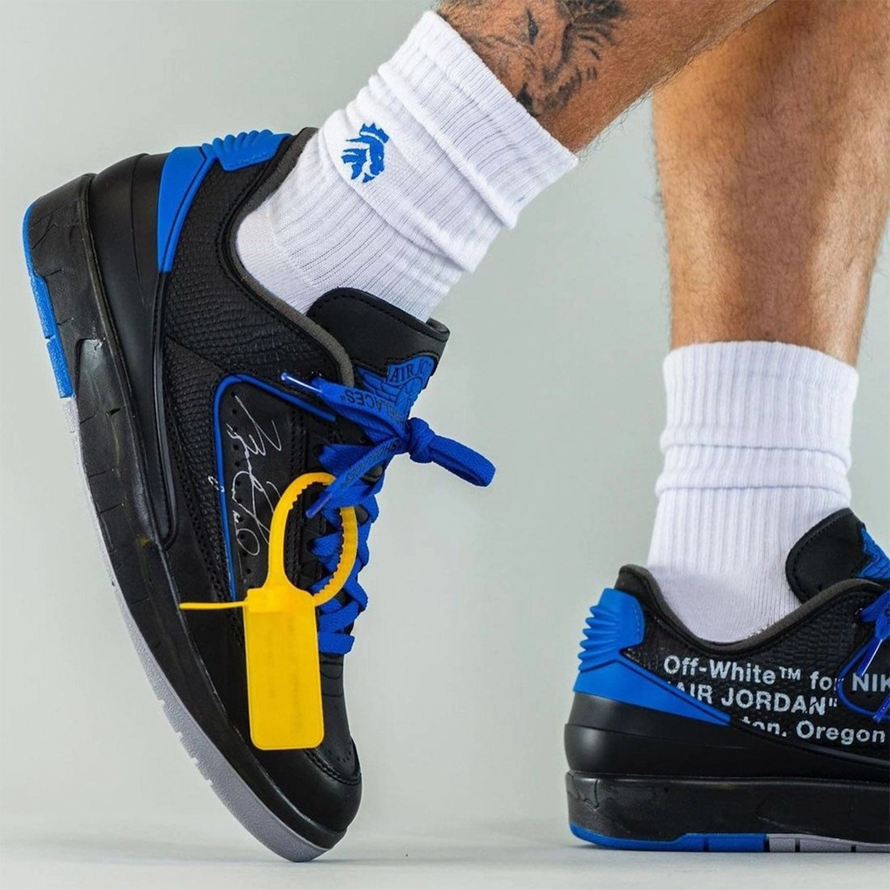 Off-White x Air Jordan 2 Retro Low SP 'Black Varsity Royal' Old-school athletic trainers