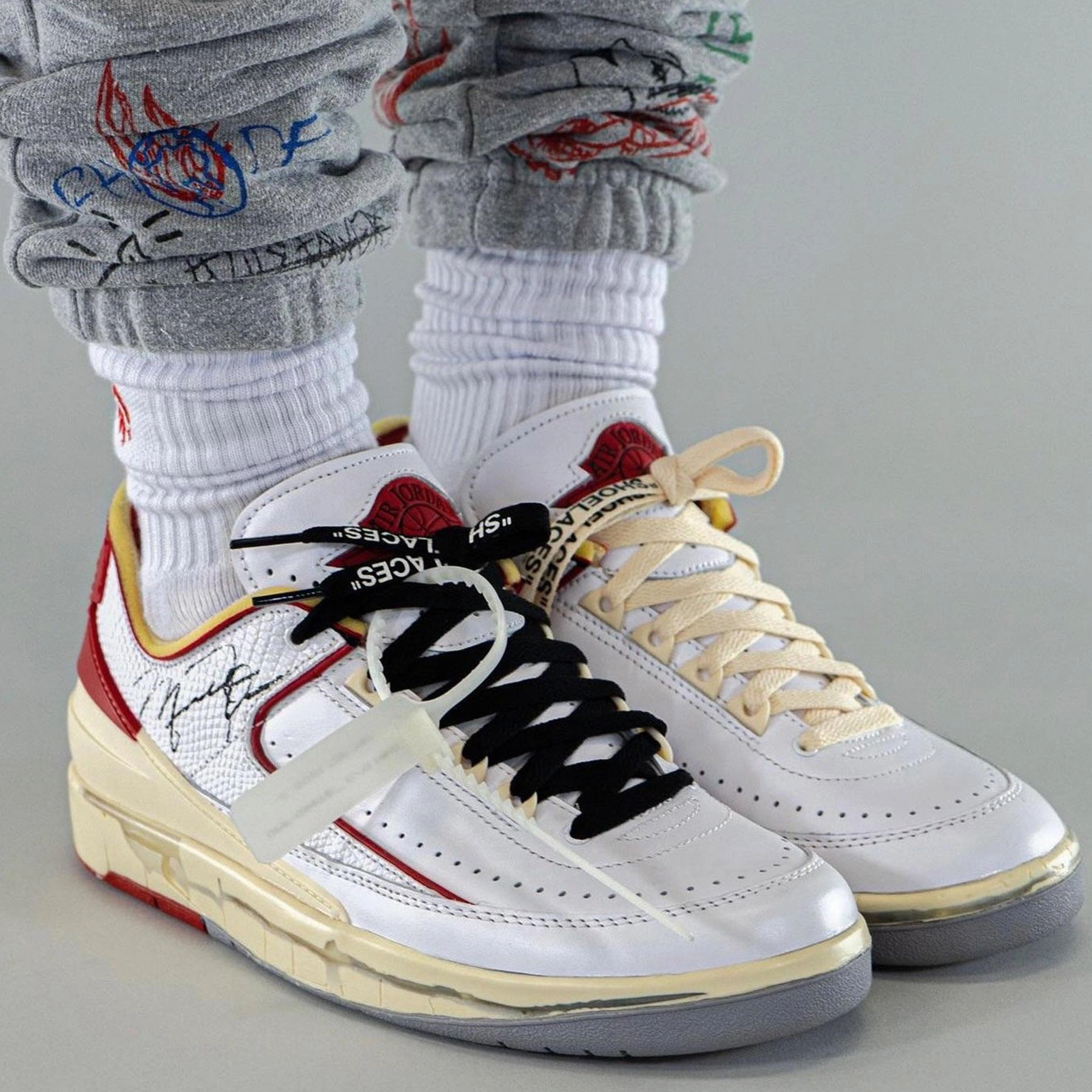 Off-White x Air Jordan 2 Retro Low SP 'White Varsity Red' Old-school athletic trainers