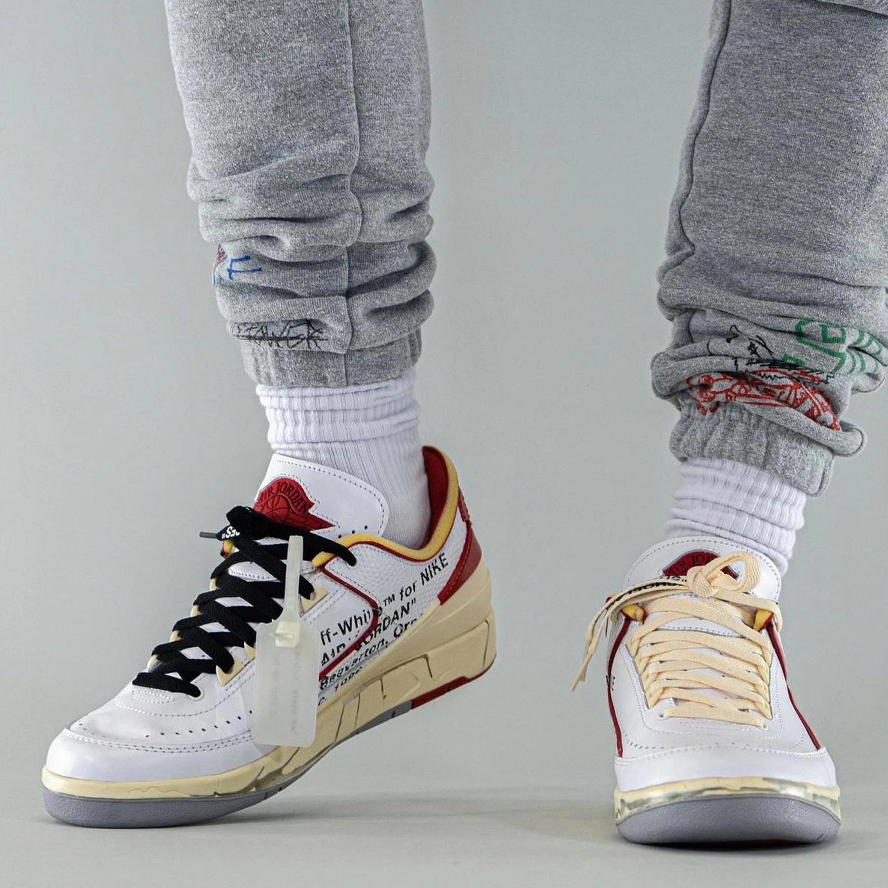 Off-White x Air Jordan 2 Retro Low SP 'White Varsity Red' Old-school athletic trainers