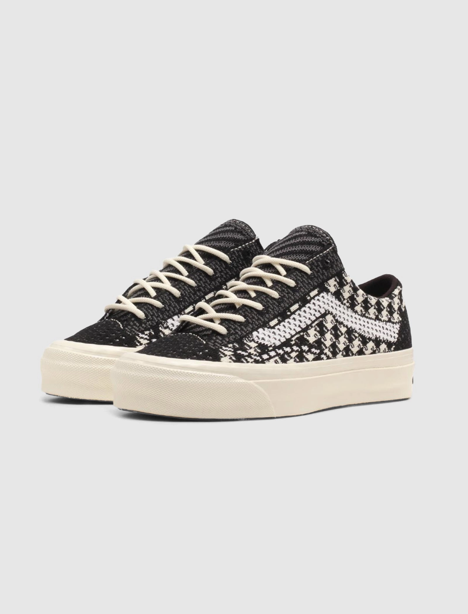 OLD SKOOL 36 EK "BLACK/PEWTER" Classic Vans Footwear