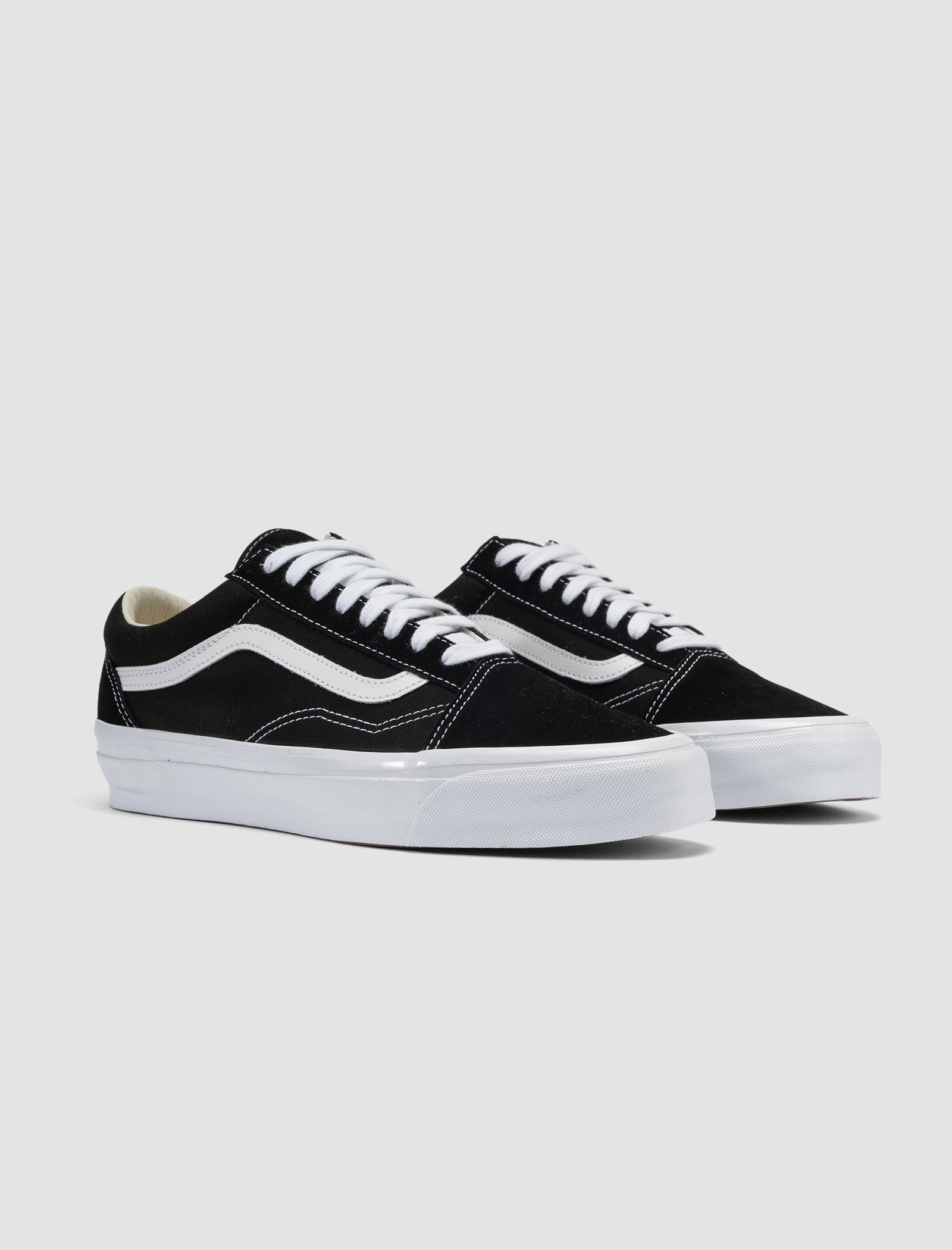 OLD SKOOL 36 LX "BLACK/WHITE" Classic Vans Footwear