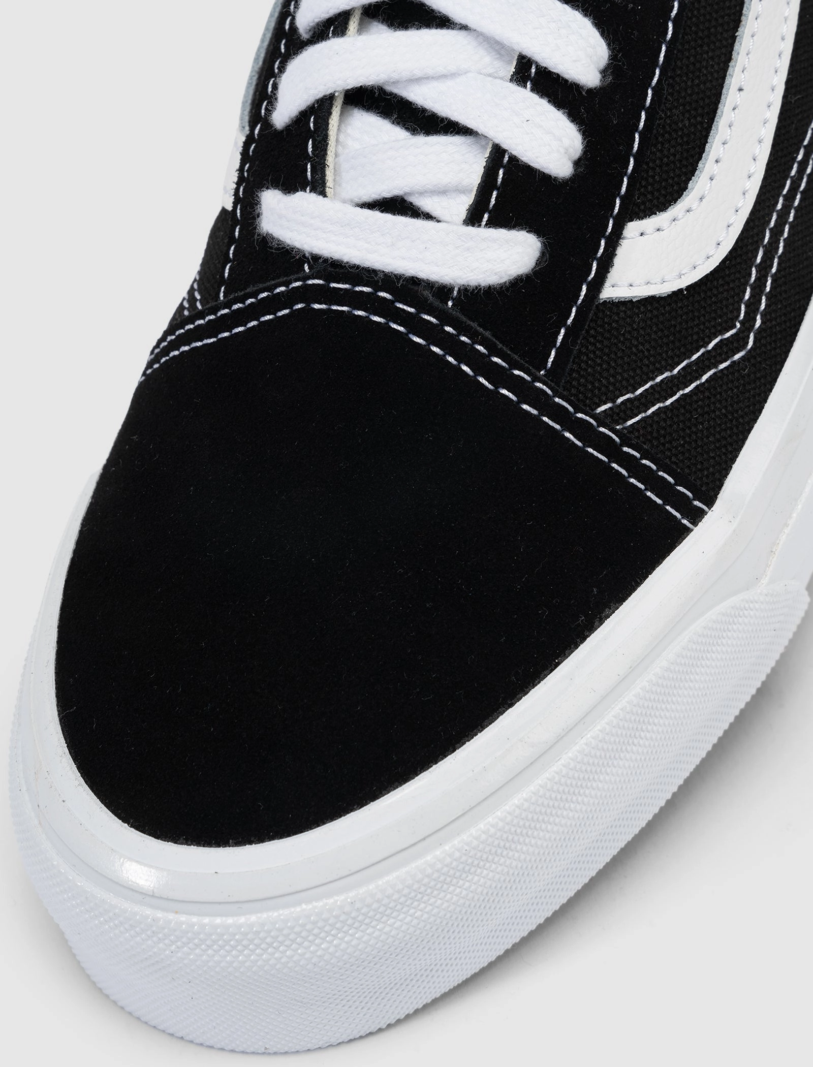 OLD SKOOL 36 LX "BLACK/WHITE" Classic Vans Footwear