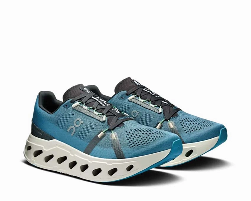 On Cloudeclipse "Niagara" On Trail Footwear