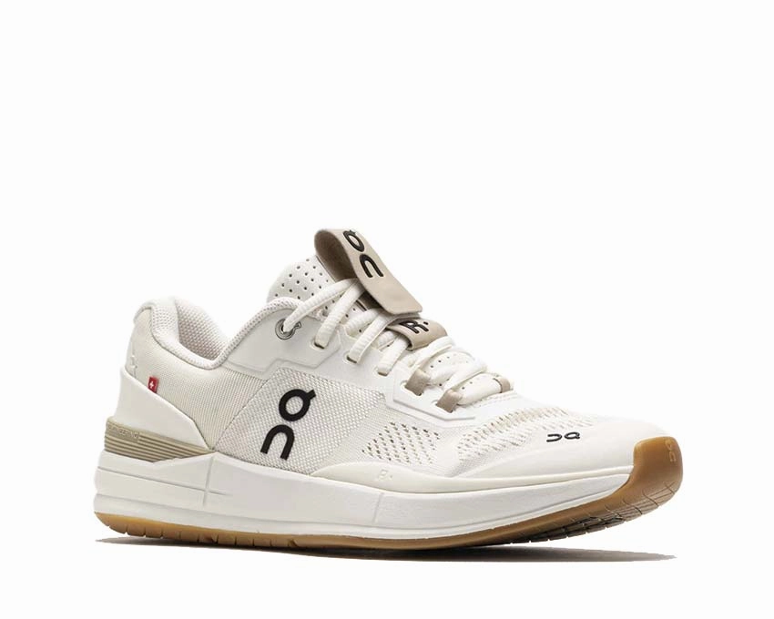 On THE ROGER Pro "Ivory" On Trail Footwear