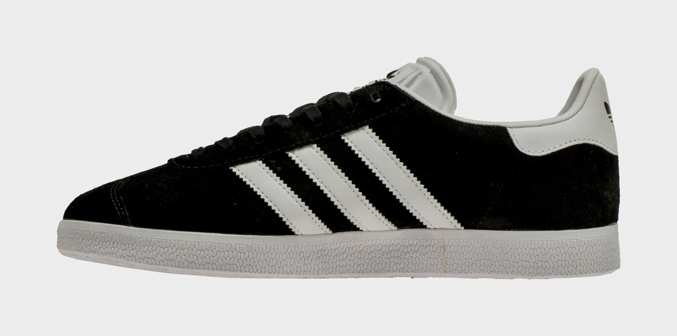 Originals Gazelle Low Mens Lifestyle Shoes (Black/White) Old-school fashion sneakers