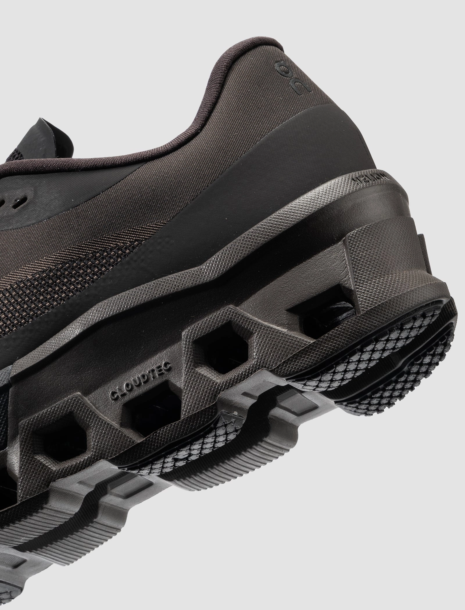 POST ARCHIVE FACTION X CLOUDMONSTER 2 "THORN/BROWN" On Running Models