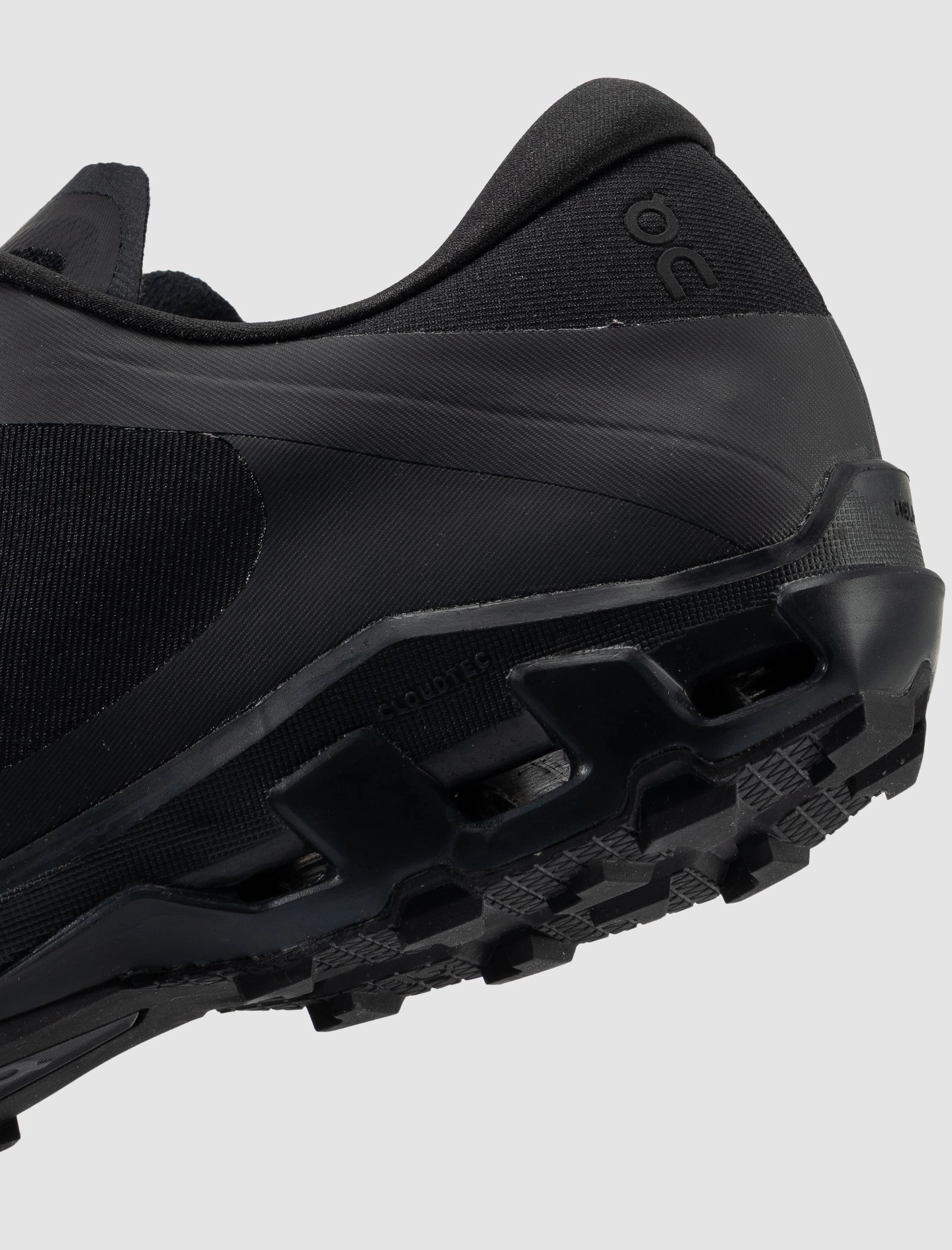 POST ARCHIVE FACTION X CLOUDVENTURE PEAK "BLACK/MAGNET" On Running Models
