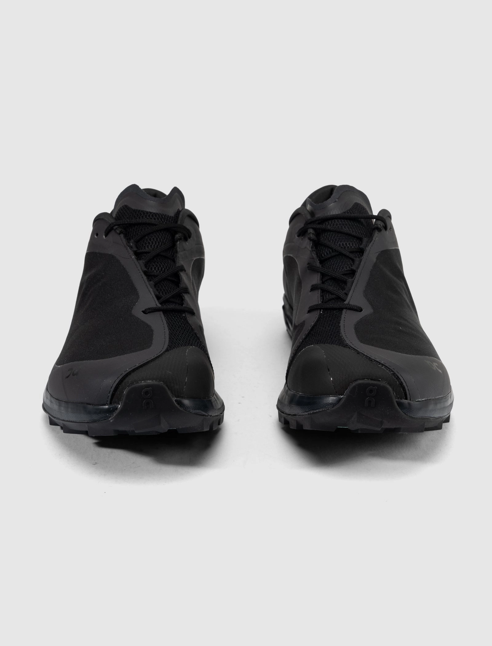 POST ARCHIVE FACTION X CLOUDVENTURE PEAK "BLACK/MAGNET" On Running Models
