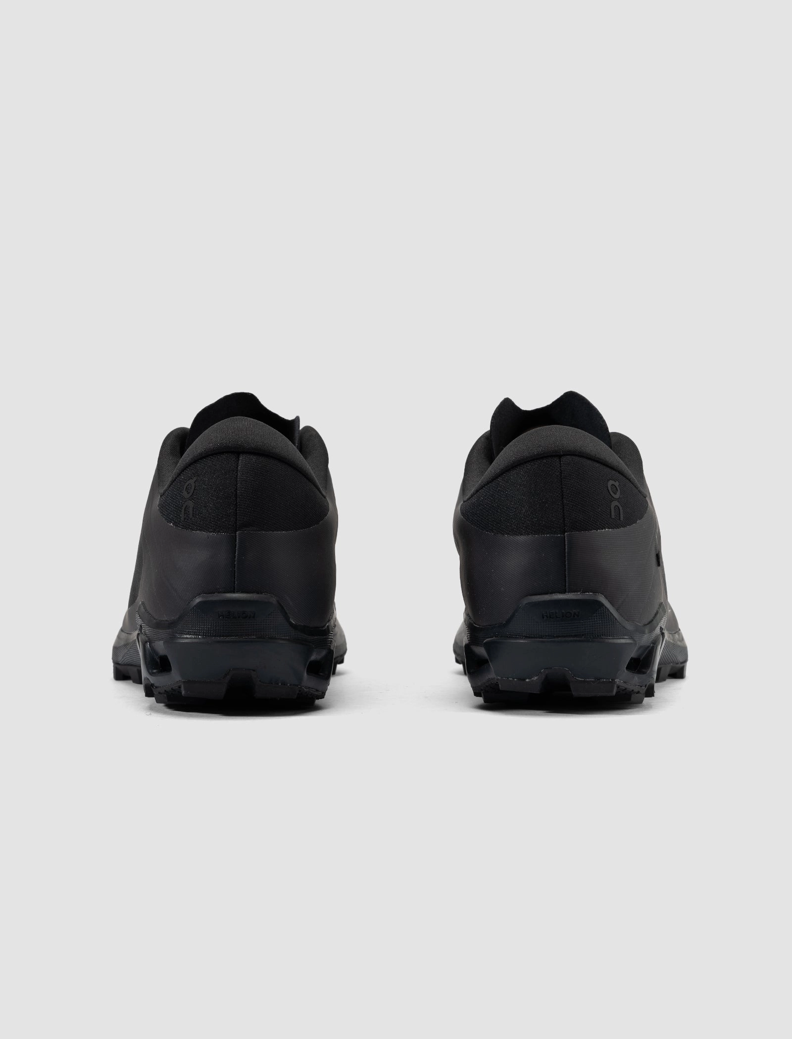 POST ARCHIVE FACTION X CLOUDVENTURE PEAK "BLACK/MAGNET" On Running Models