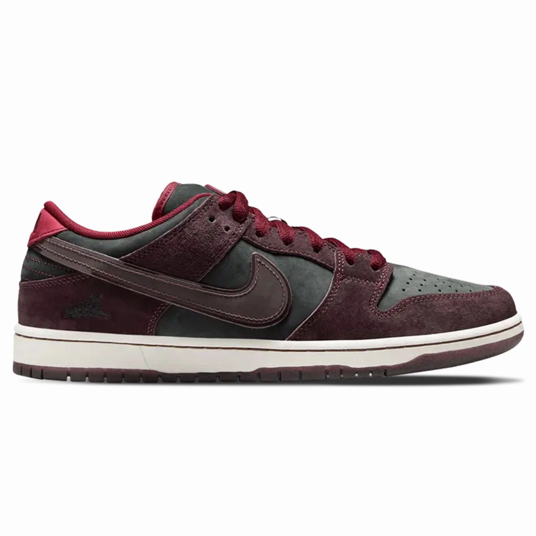 RIOT Skateshop x Nike Dunk SB Low 'Mahogany Dark Beetroot' Nike SB skateboarding shoes