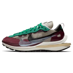 Sacai x Nike VaporWaffle SP 'Villain Red' nike sacai collaboration stylish sneakers
