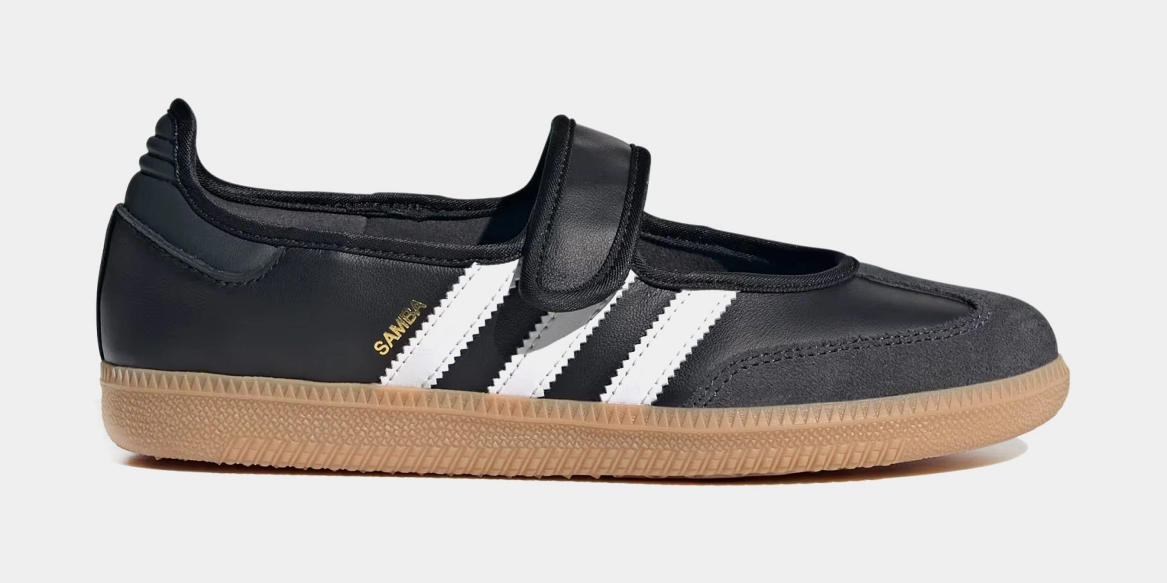 Samba Jane Womens Lifestyle Shoes (Cloud White/Carbon/Core Black) Adidas Samba shoes with iconic T-toe design
