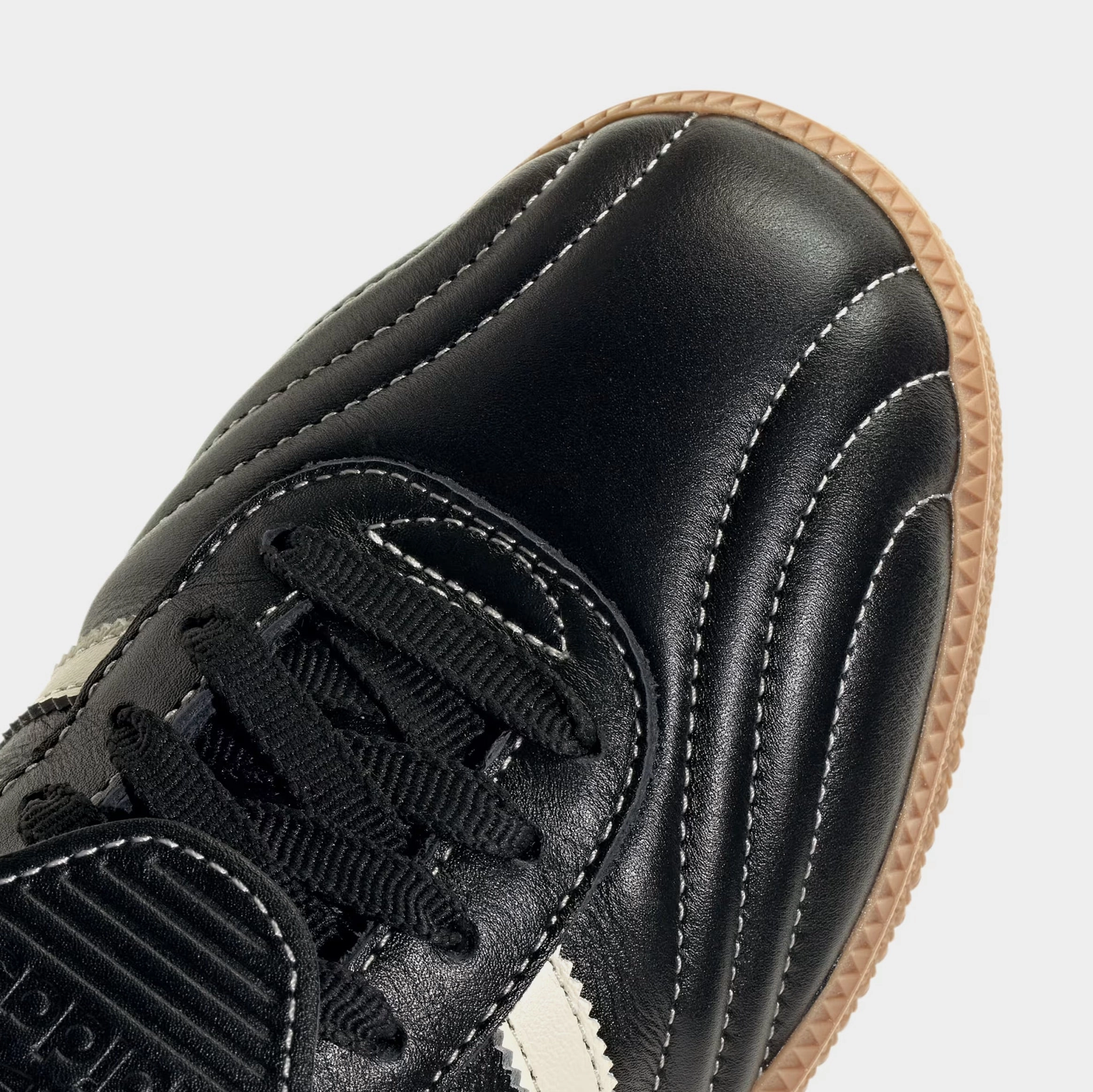 Samba LT Womens Lifestyle Shoes (Core Black/Cream White/Gum) T-toe casual trainers