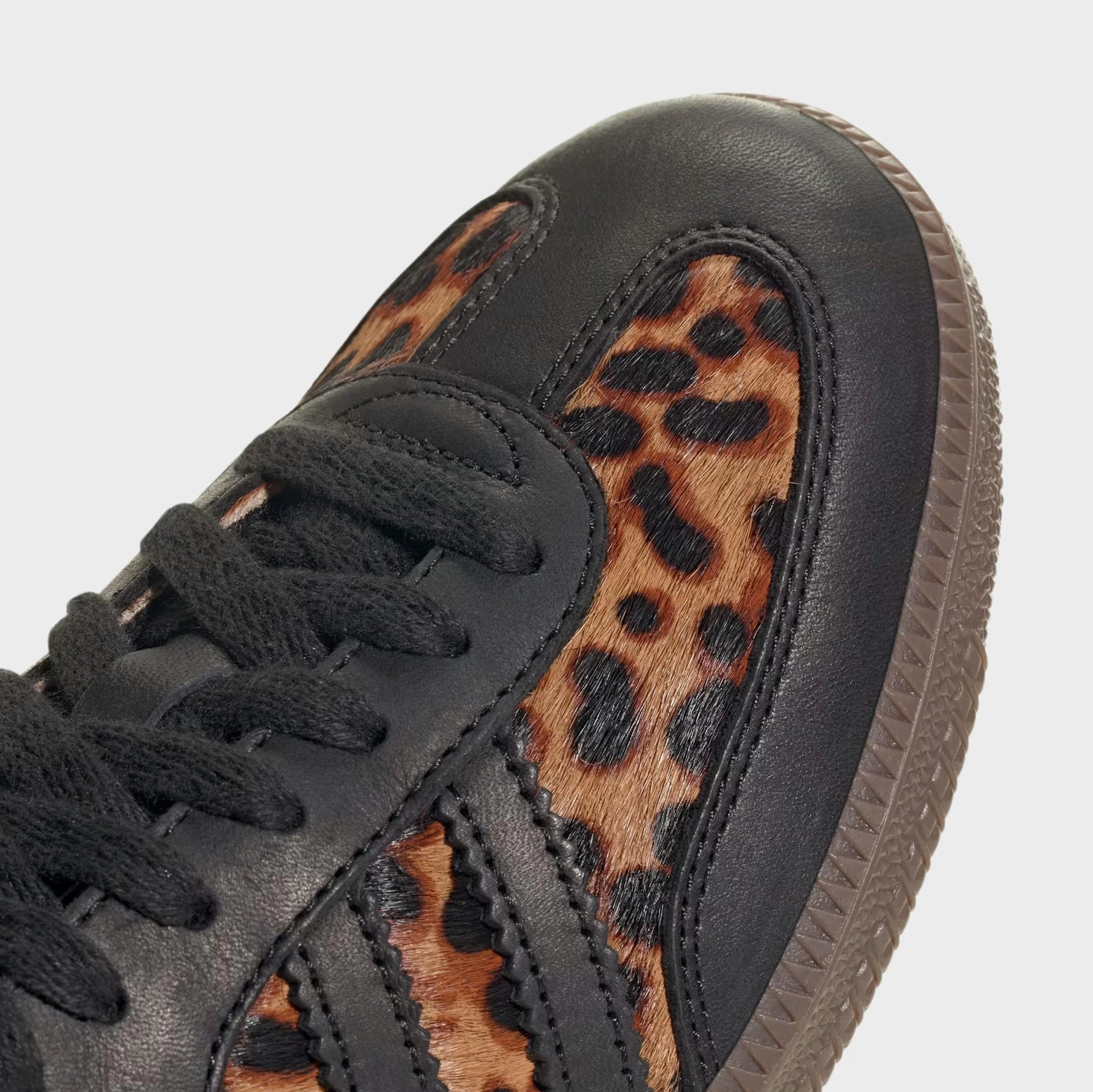 Samba OG Cheetah Womens Lifestyle Shoes (Core Black/Collegiate Green/Cream White) T-toe casual trainers
