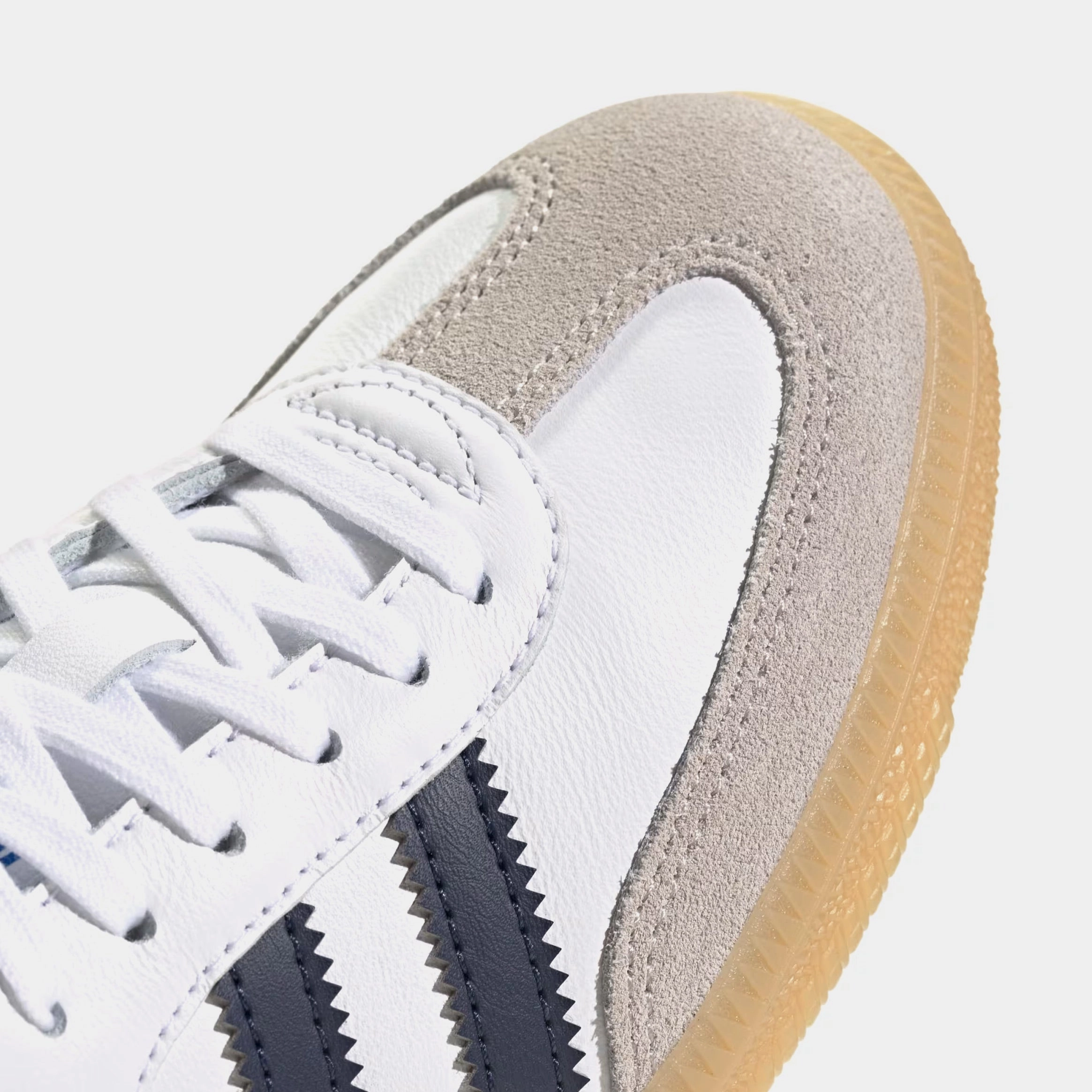 Samba OG Grade School Lifestyle Shoes (Cloud White/Collegiate Navy/Gum) T-toe casual trainers