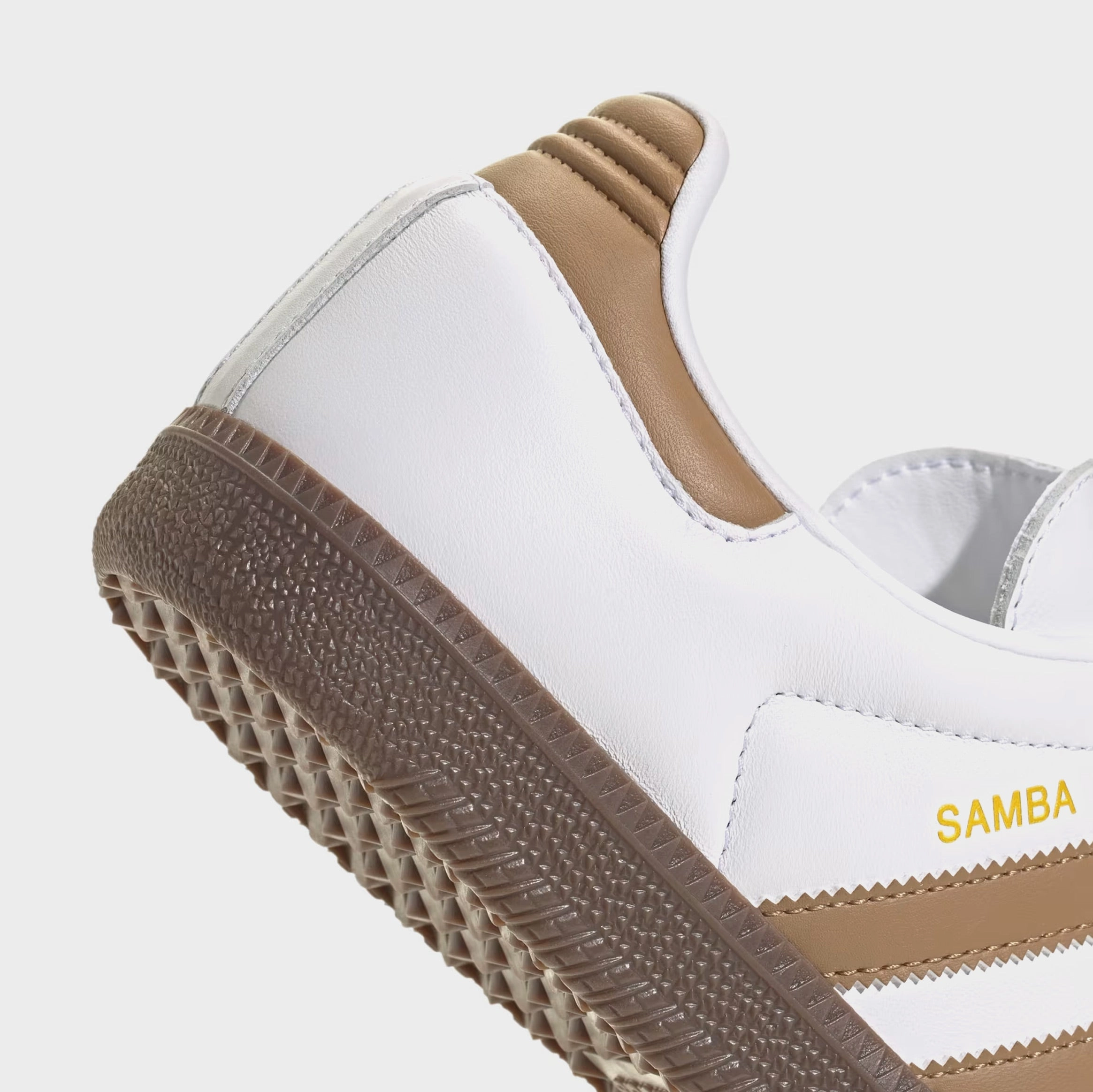 Samba OG Mens Lifestyle Shoes (Cloud White/Brown Desert) T-toe casual trainers