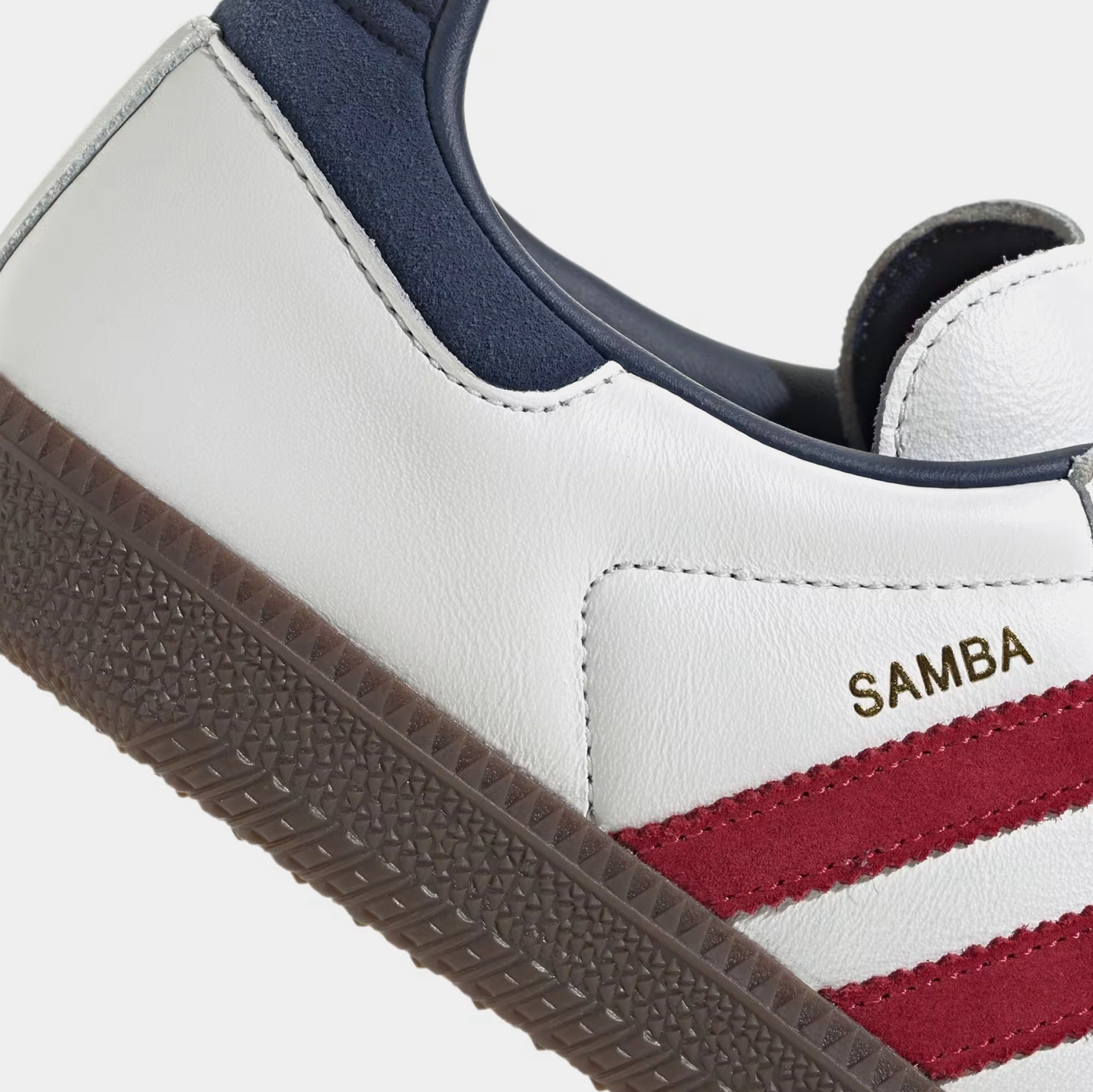 Samba OG Mens Lifestyle Shoes (White/Red/Blue) T-toe casual trainers