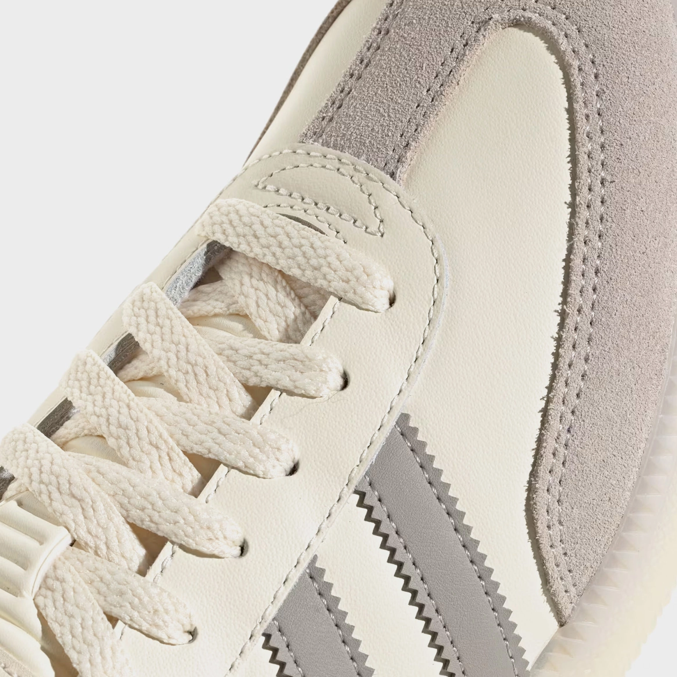 Samba OG Messi Mens Lifestyle Shoes (Cream White/Light Brown/Gold Metallic) T-toe casual trainers
