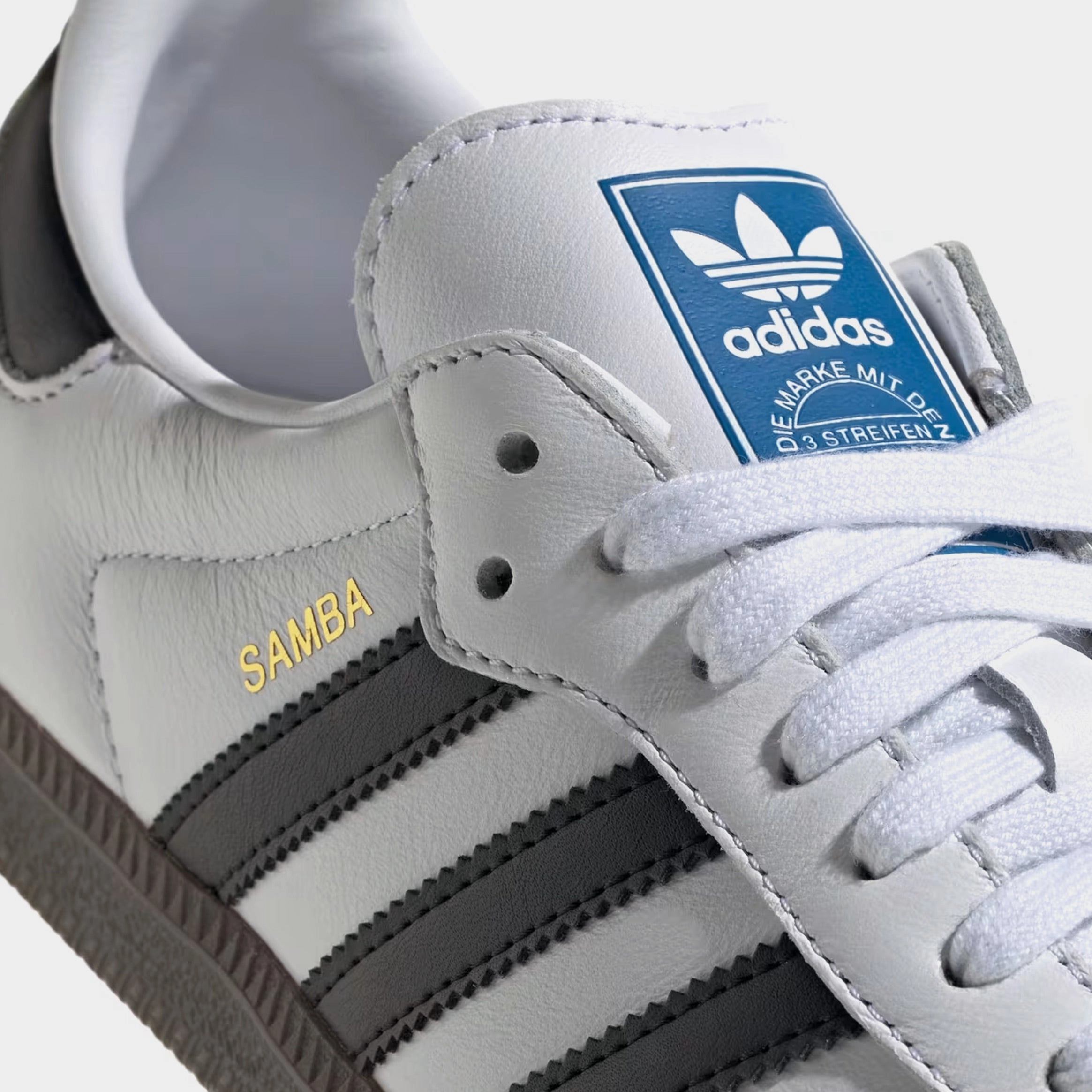 Samba OG Womens Lifestyle Shoes (Cloud White/Core Black/Gum) T-toe casual trainers