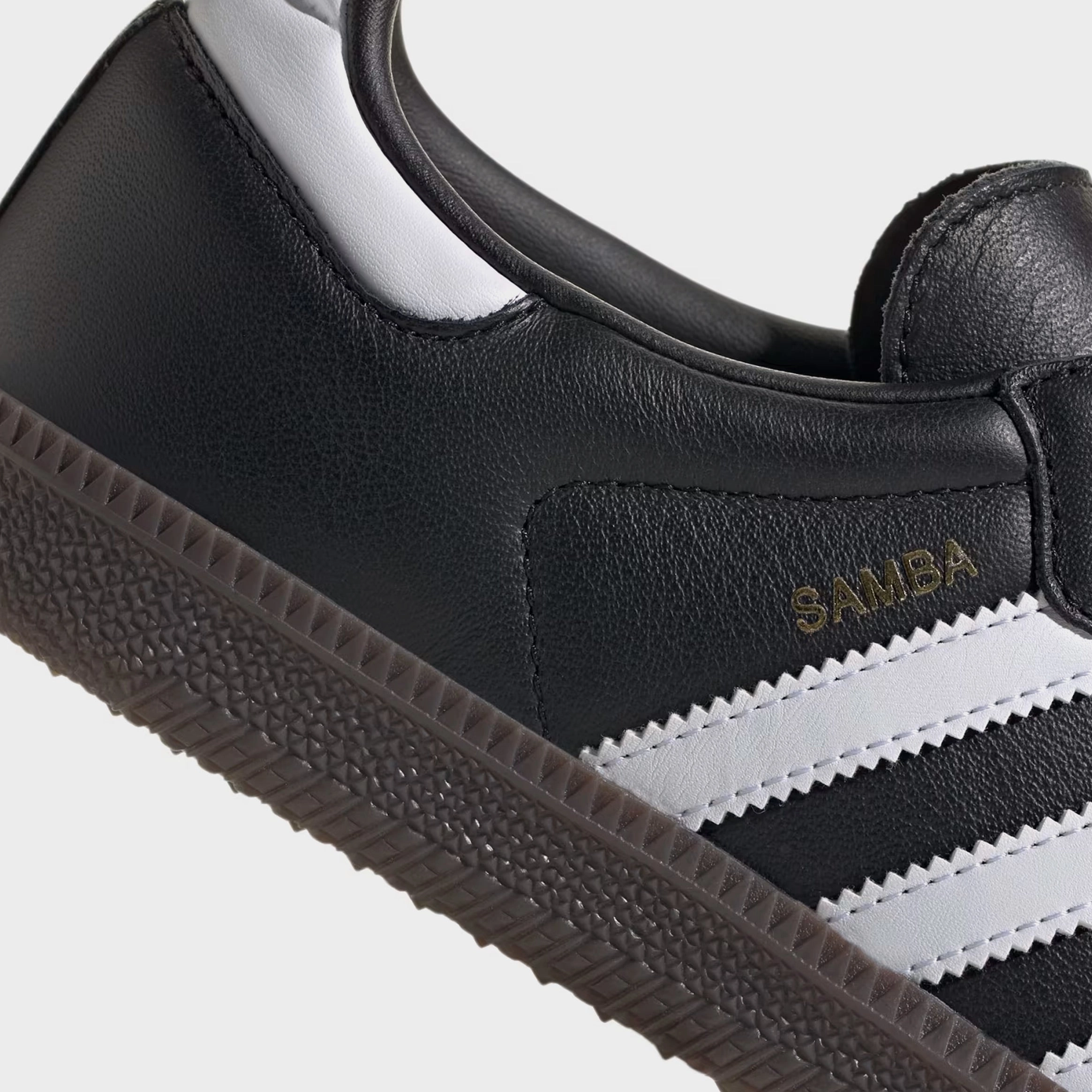 Samba OG Womens Lifestyle Shoes (Core Black/Cloud White/Gum) T-toe casual trainers